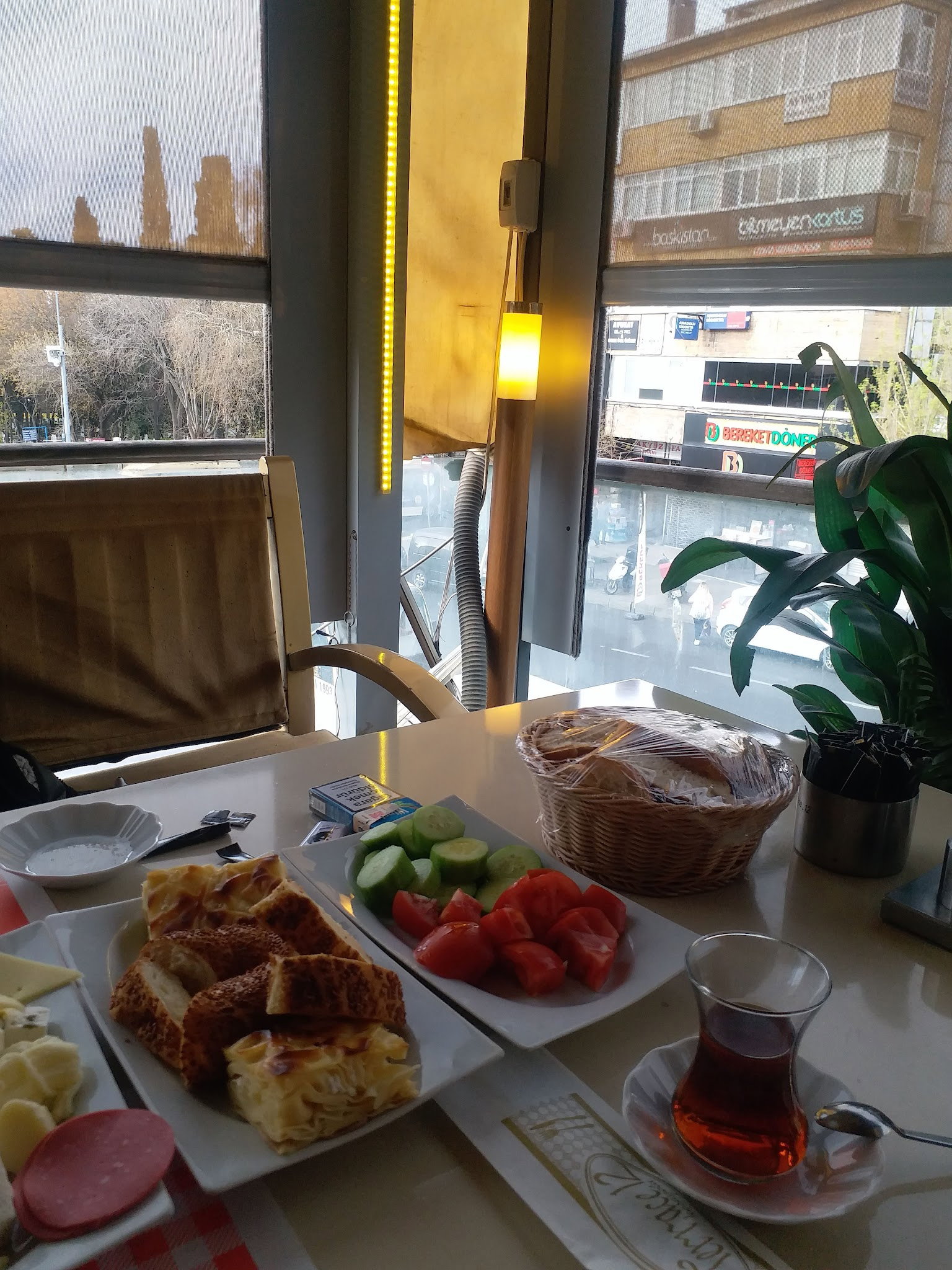 Terrace Li̇fe Cafe & Rest