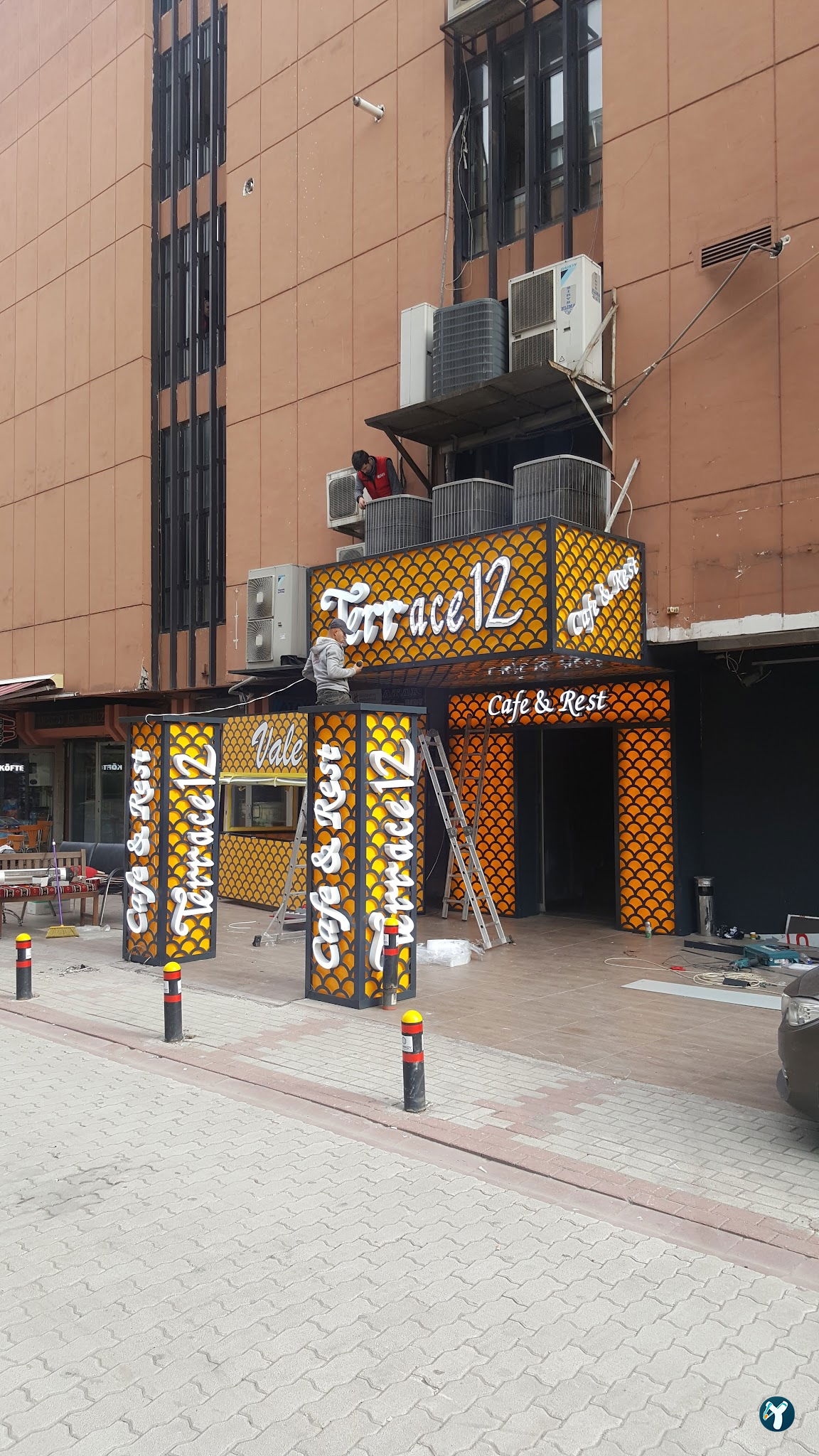Terrace Li̇fe Cafe & Rest