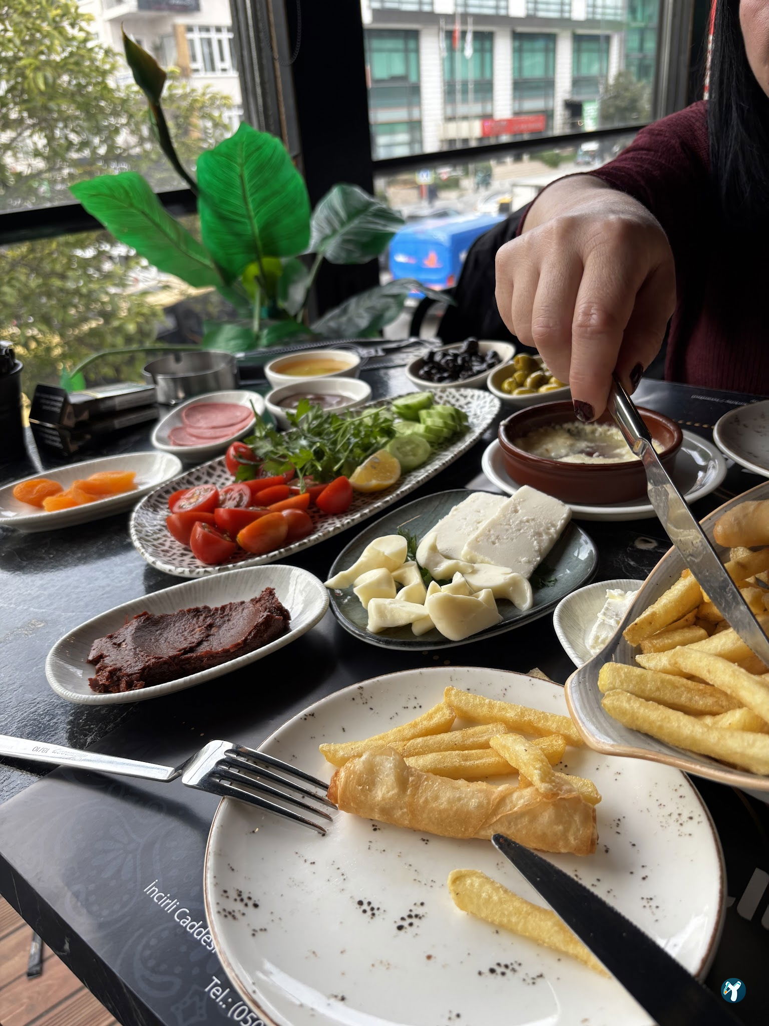 Terrace Li̇fe Cafe & Rest