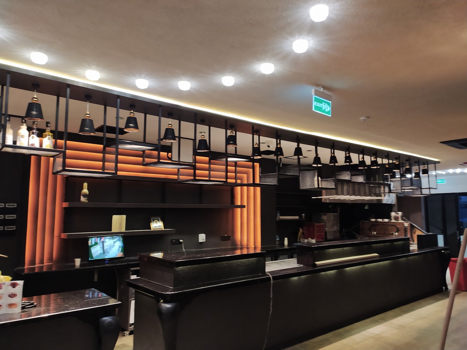Terrace Li̇fe Cafe & Rest