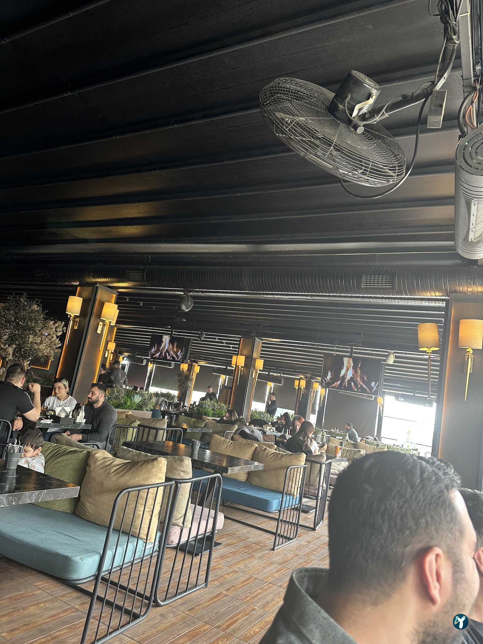 Terrace Li̇fe Cafe & Rest