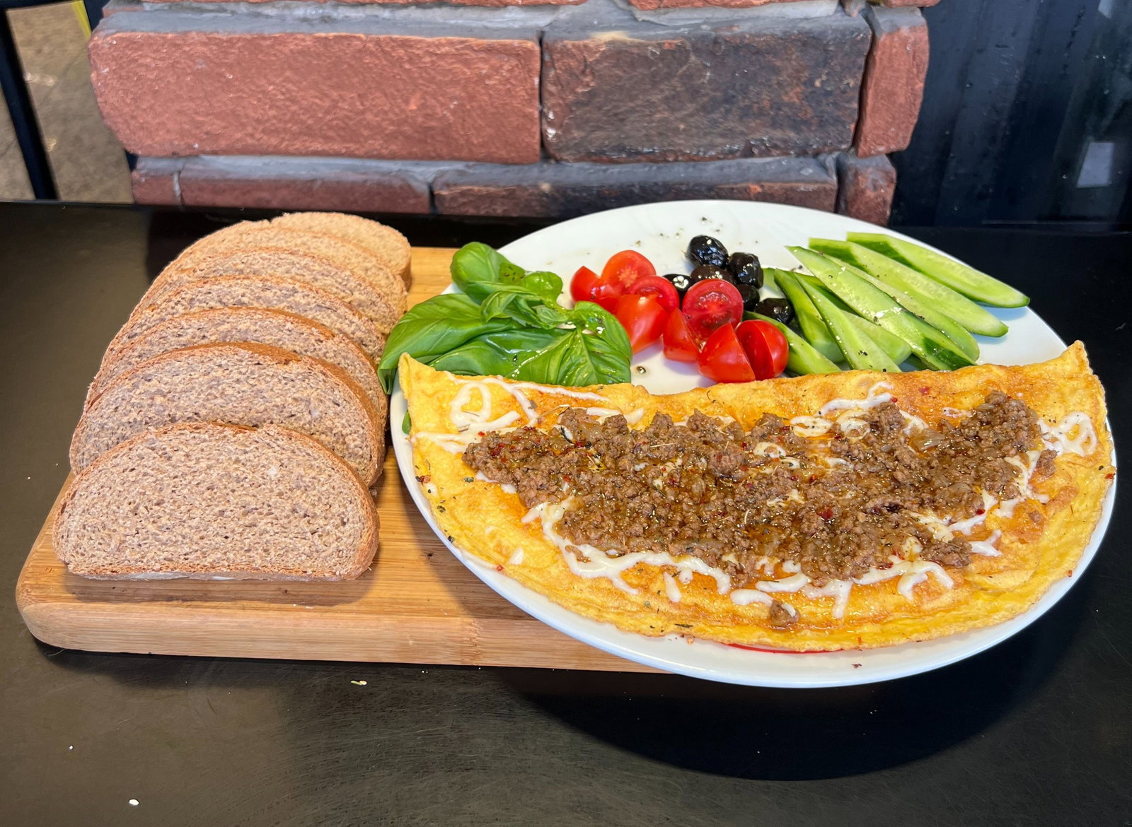 Kıymalı Kaşarlı Omlet
