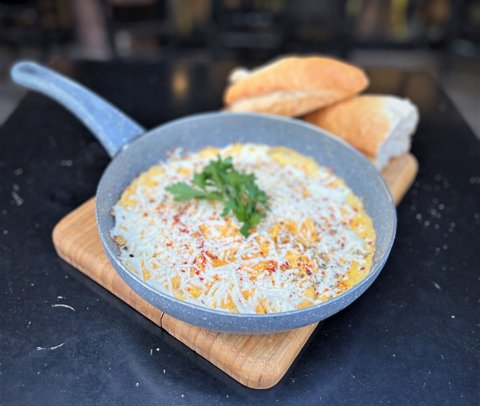 Kaşarlı Sahanda Yumurta