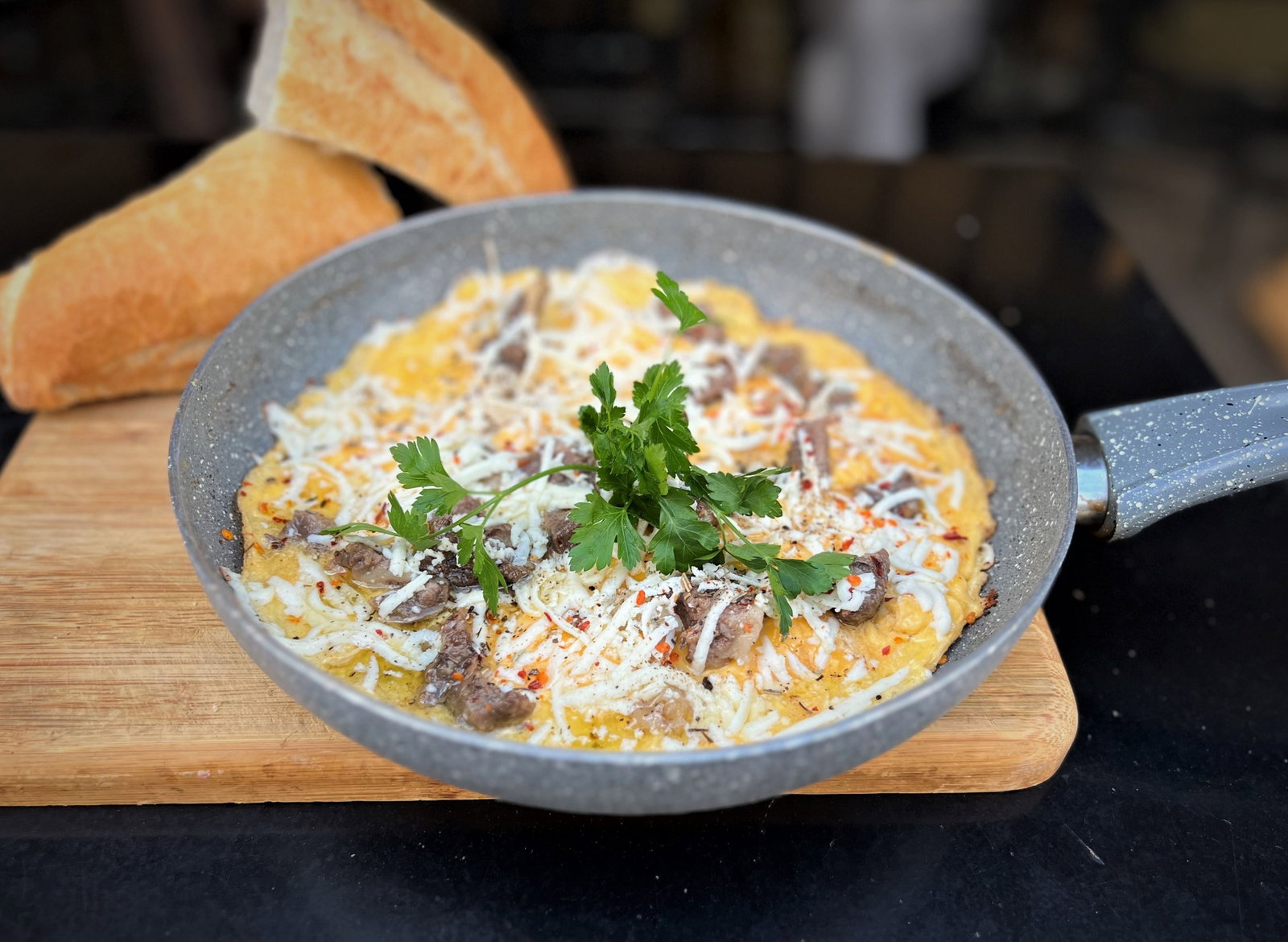 Kıymalı Kaşarlı Sahanda Yumurta