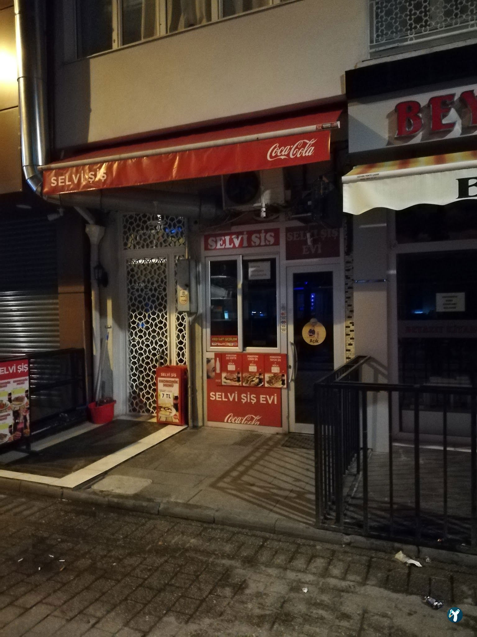 Selvi Şiş