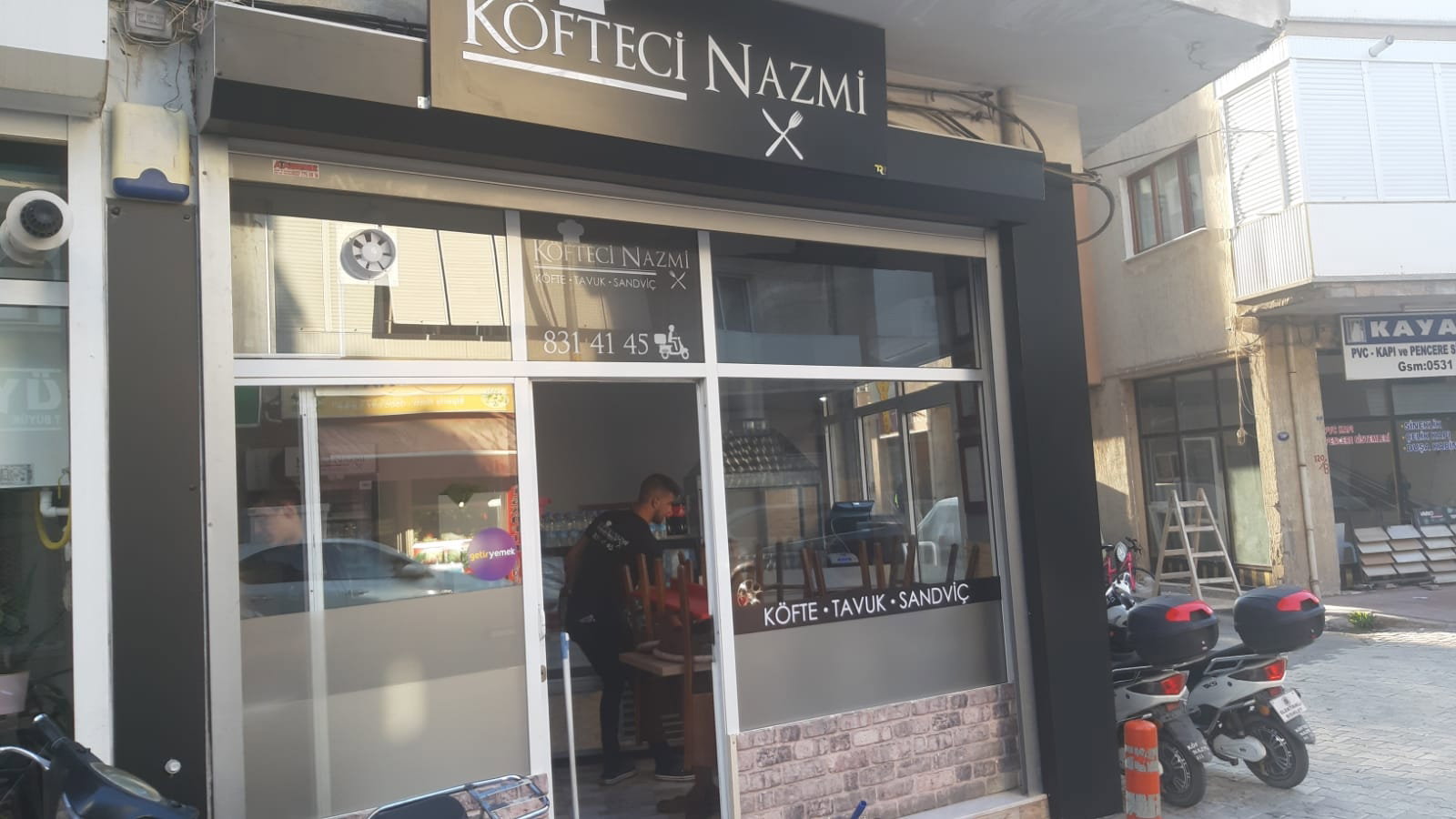 Köfteci̇ Nazmi̇