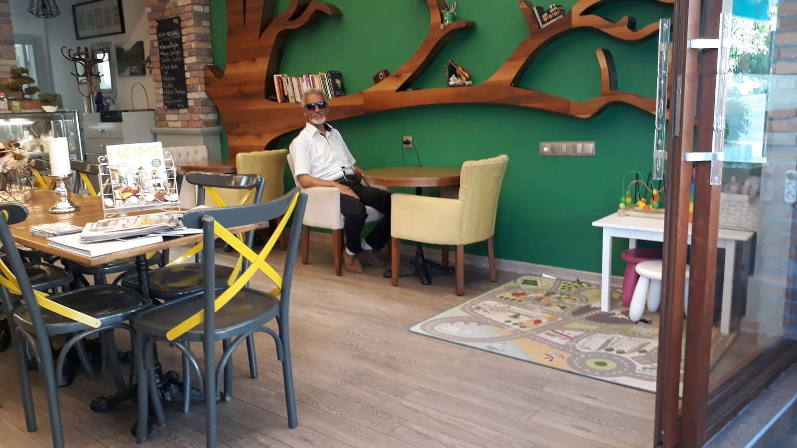 Blest Cafe & Restaurant