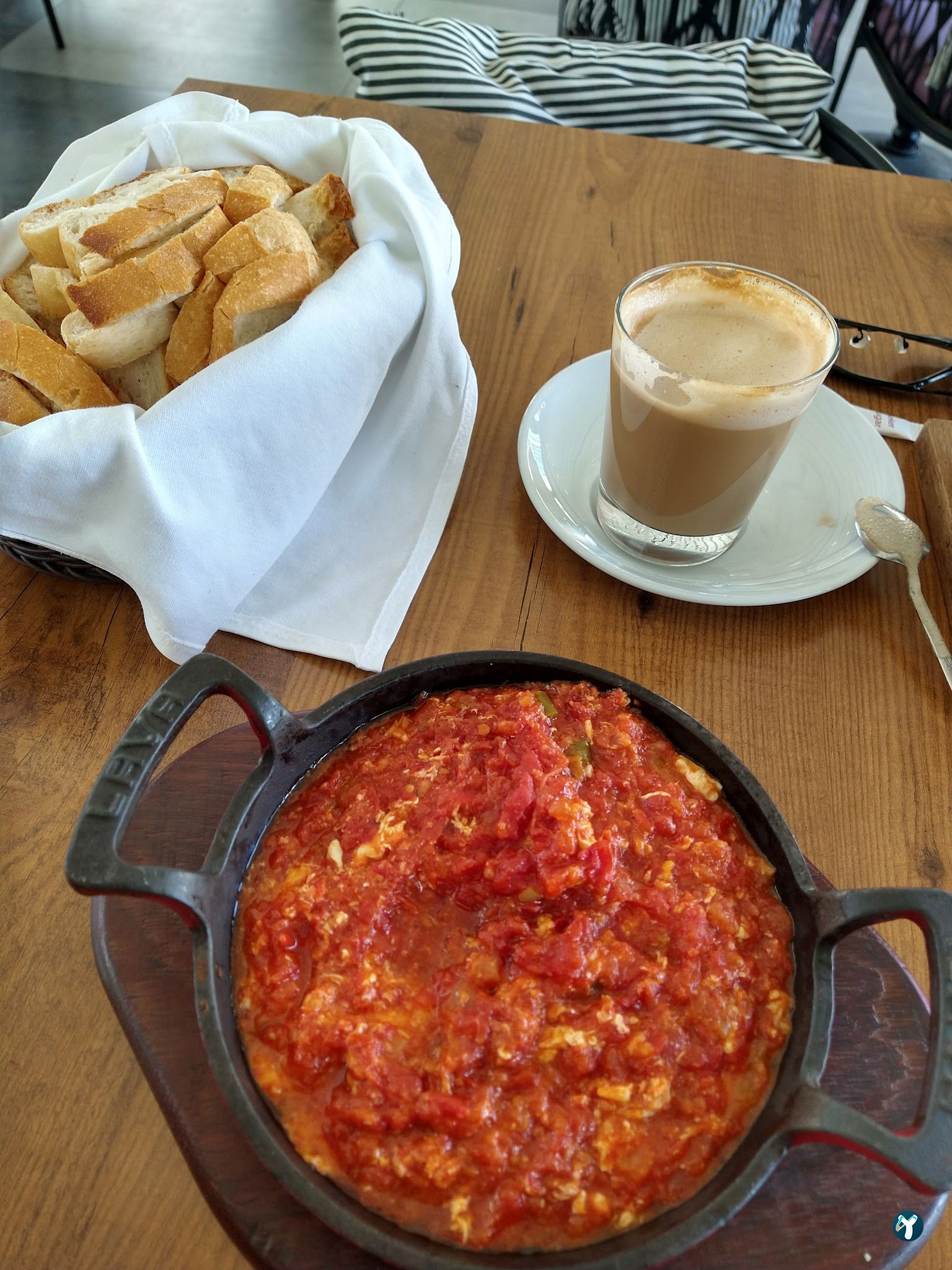 Qooq'S Cafe & Restaurant