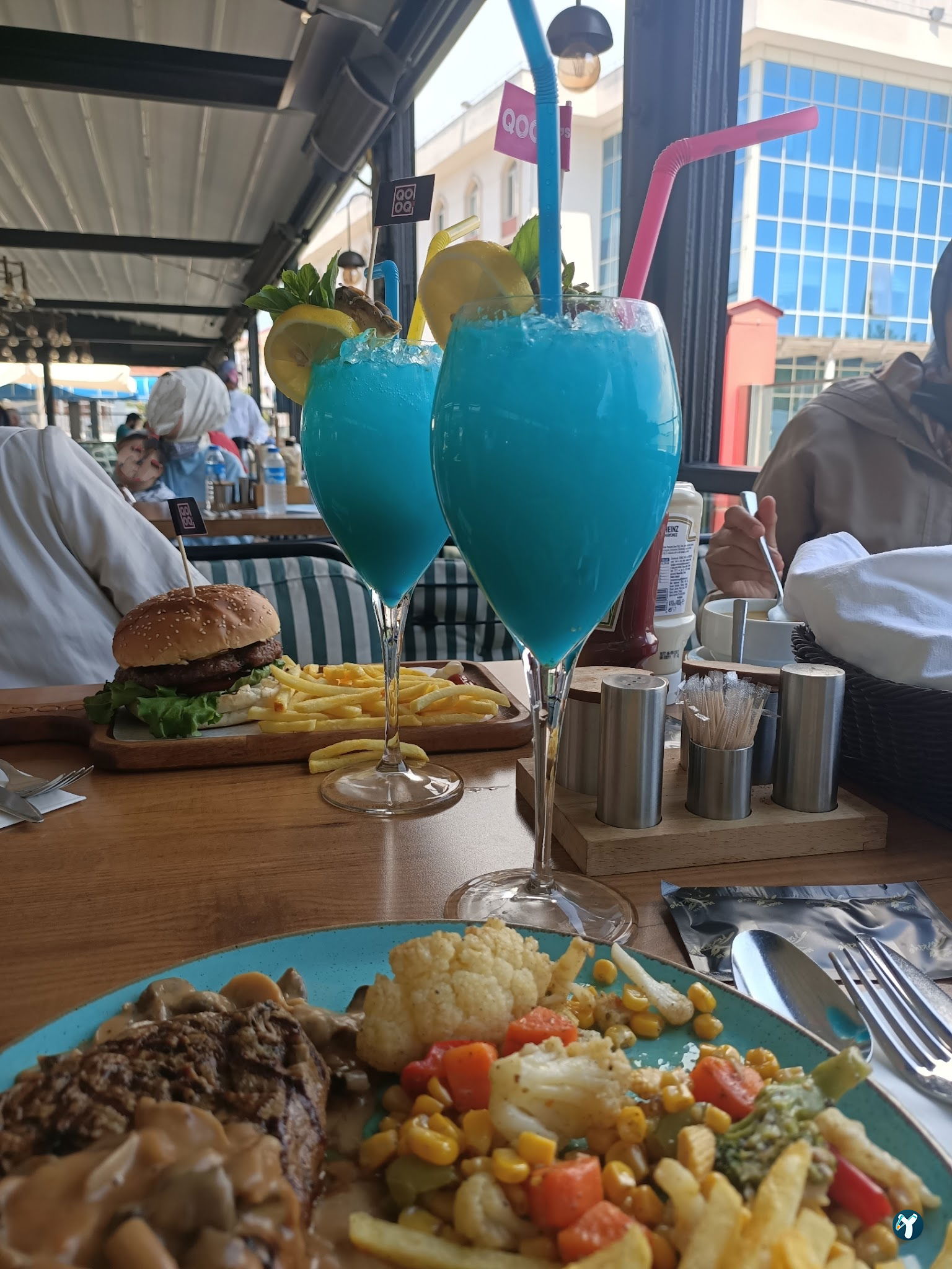 Qooq'S Cafe & Restaurant