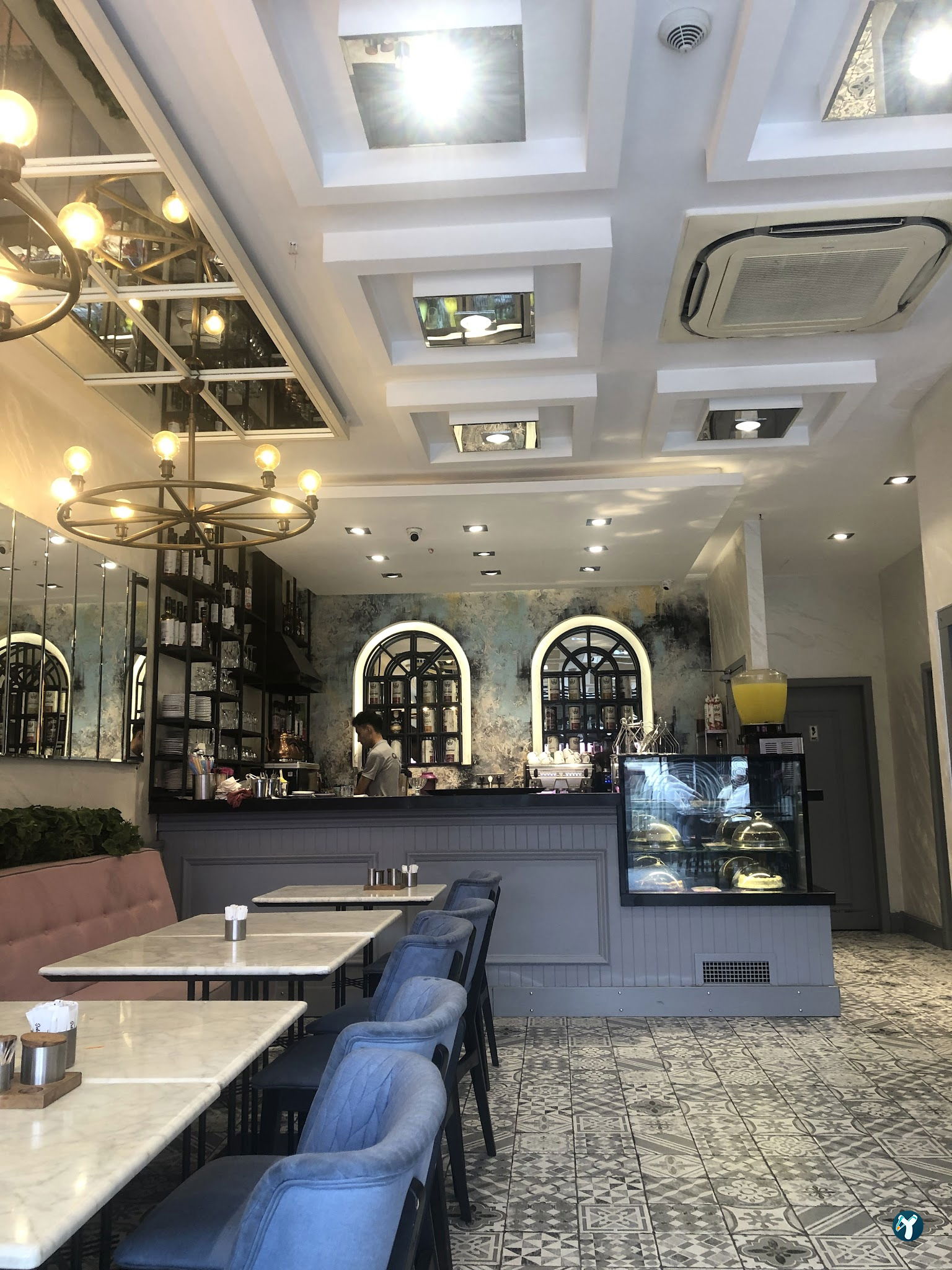 Qooq'S Cafe & Restaurant