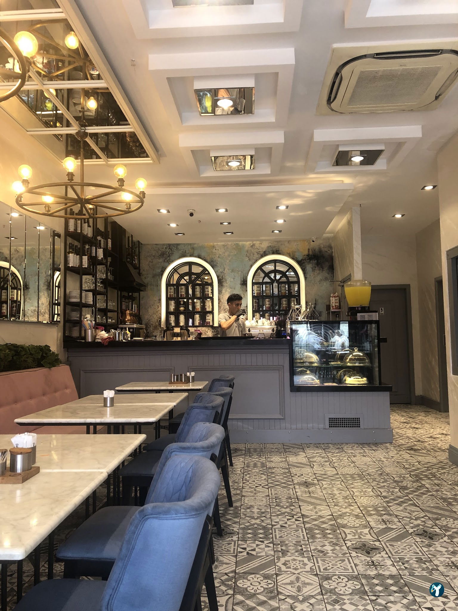 Qooq'S Cafe & Restaurant