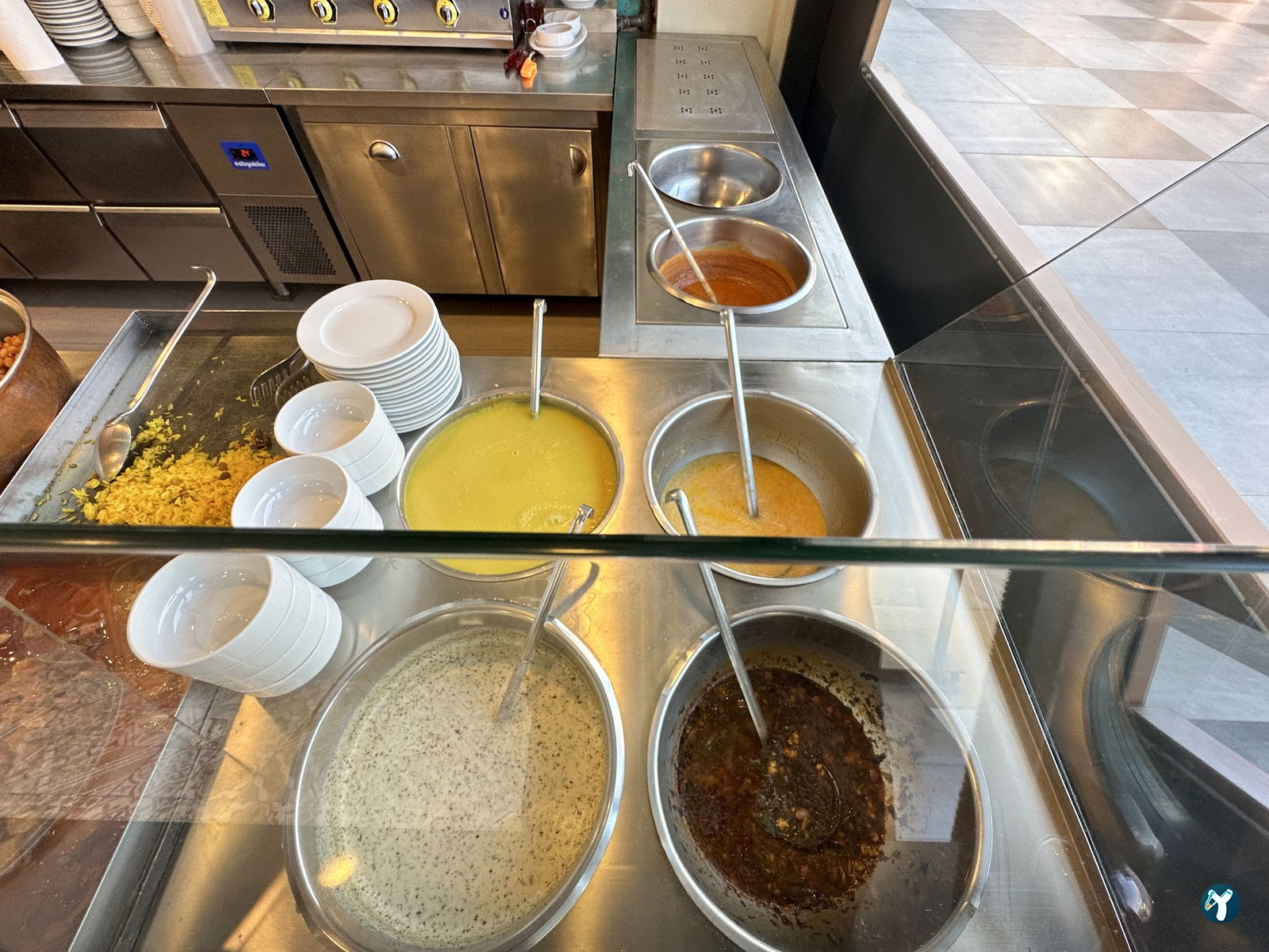 Qooq'S Cafe & Restaurant