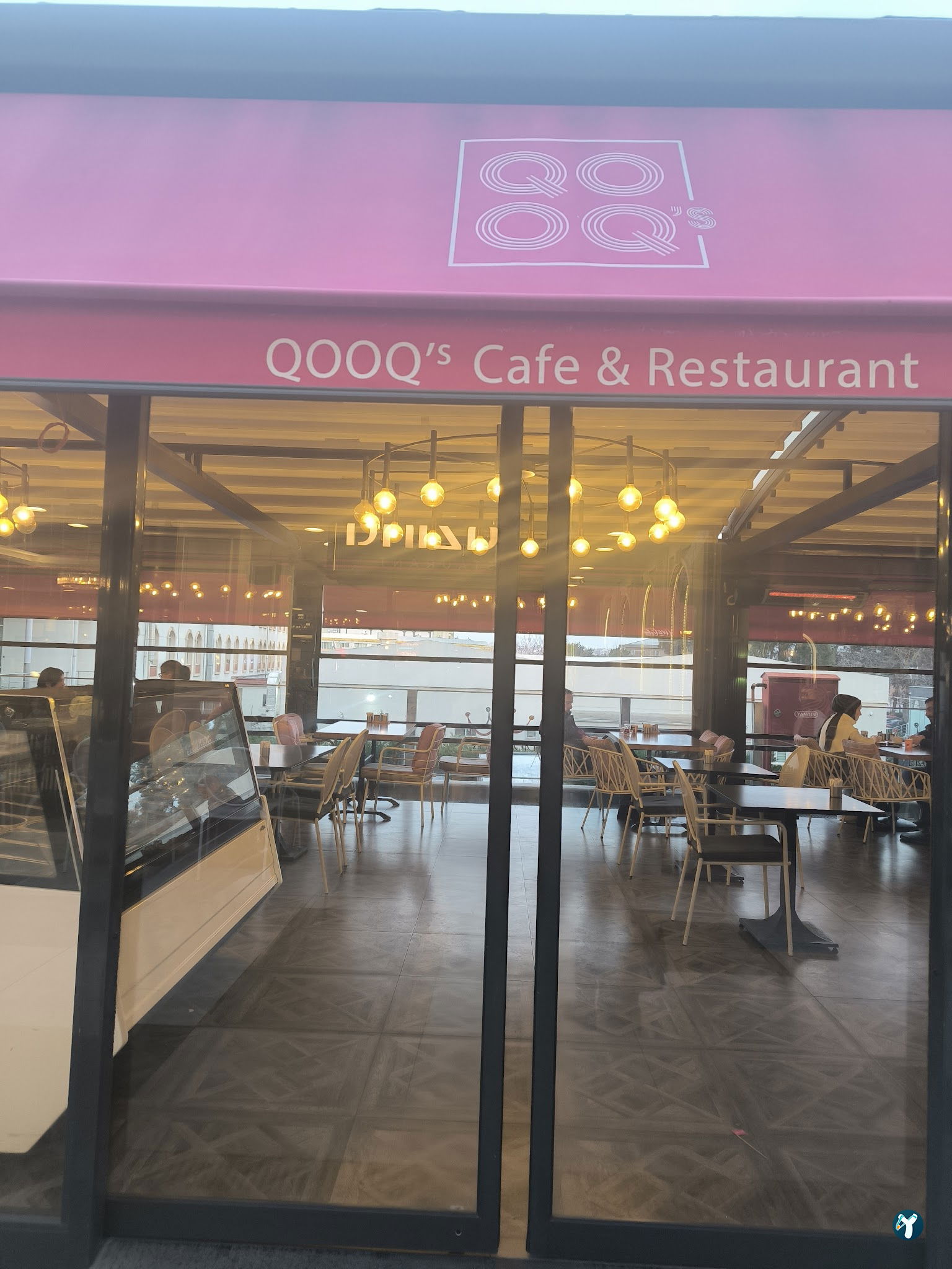 Qooq'S Cafe & Restaurant