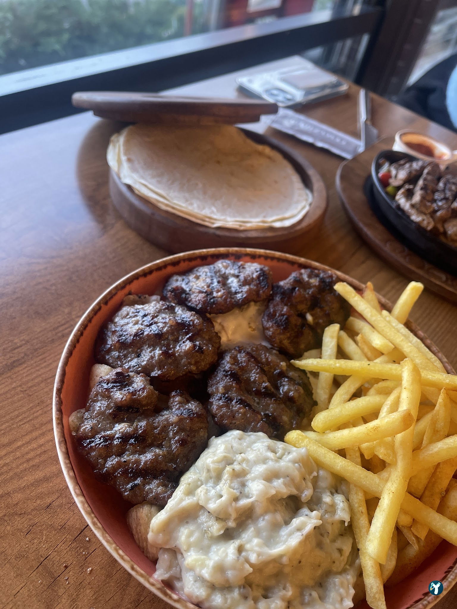 Qooq'S Cafe & Restaurant