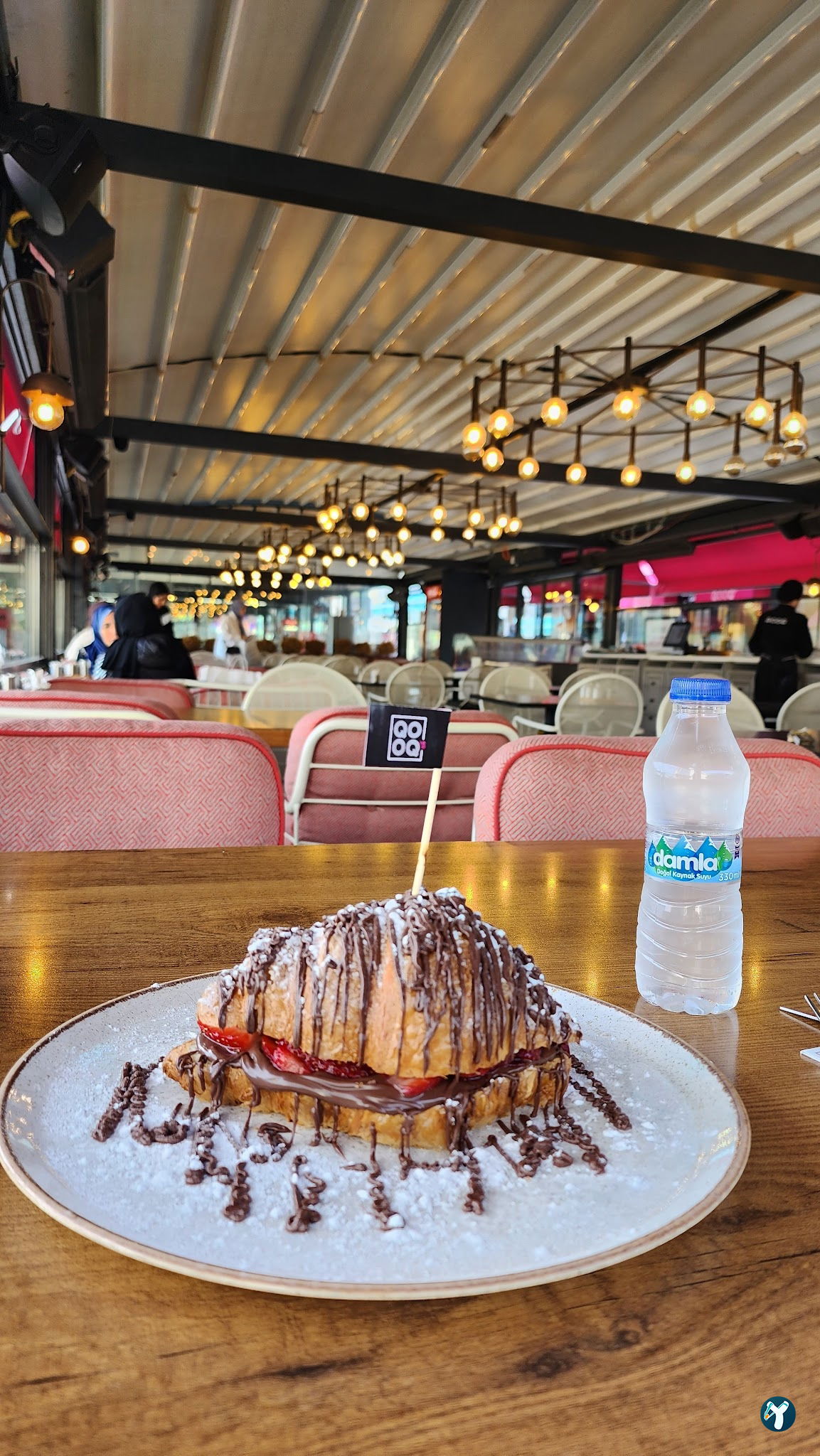 Qooq'S Cafe & Restaurant