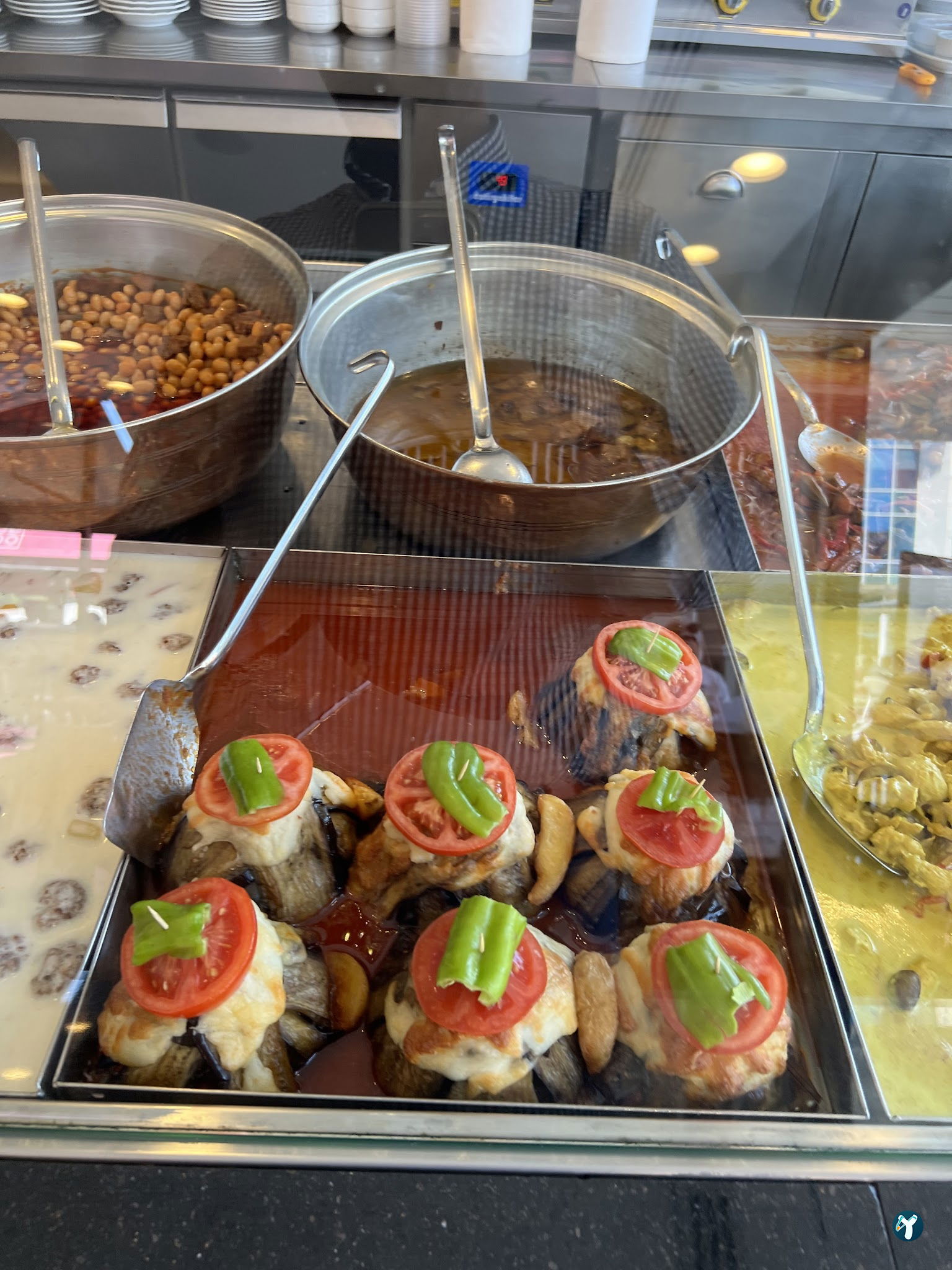 Qooq'S Cafe & Restaurant