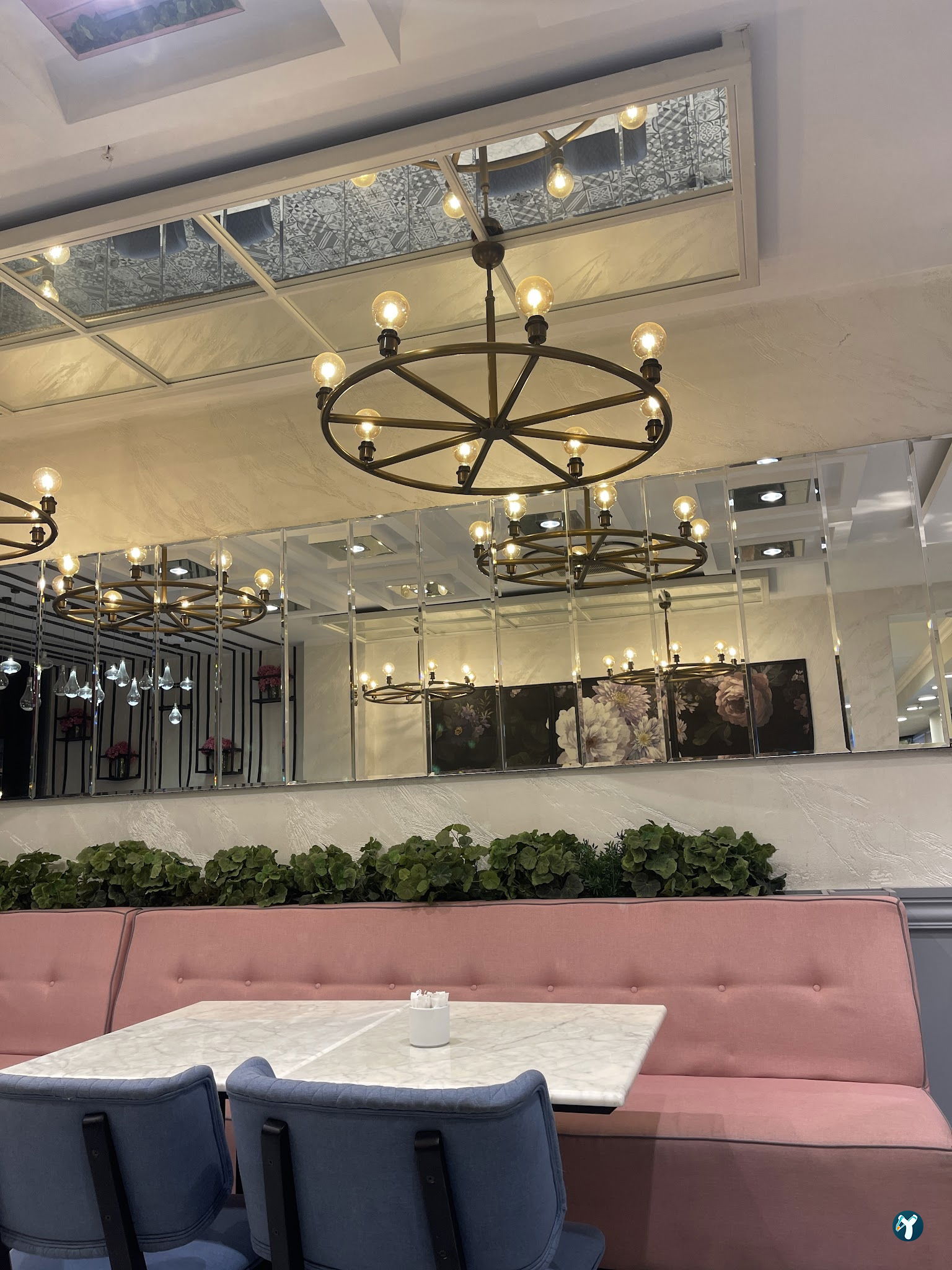 Qooq'S Cafe & Restaurant