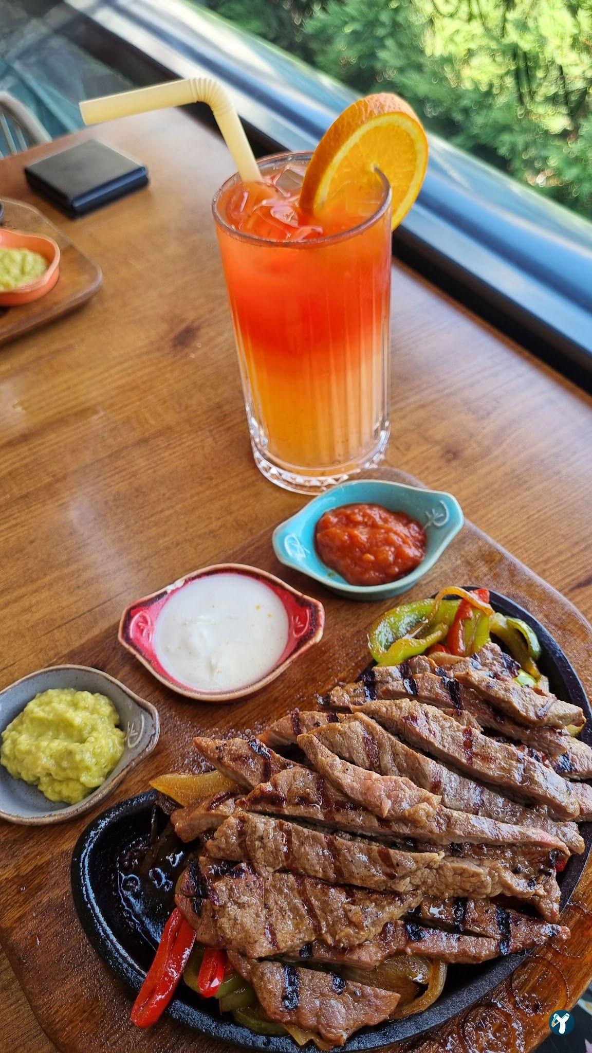 Qooq'S Cafe & Restaurant