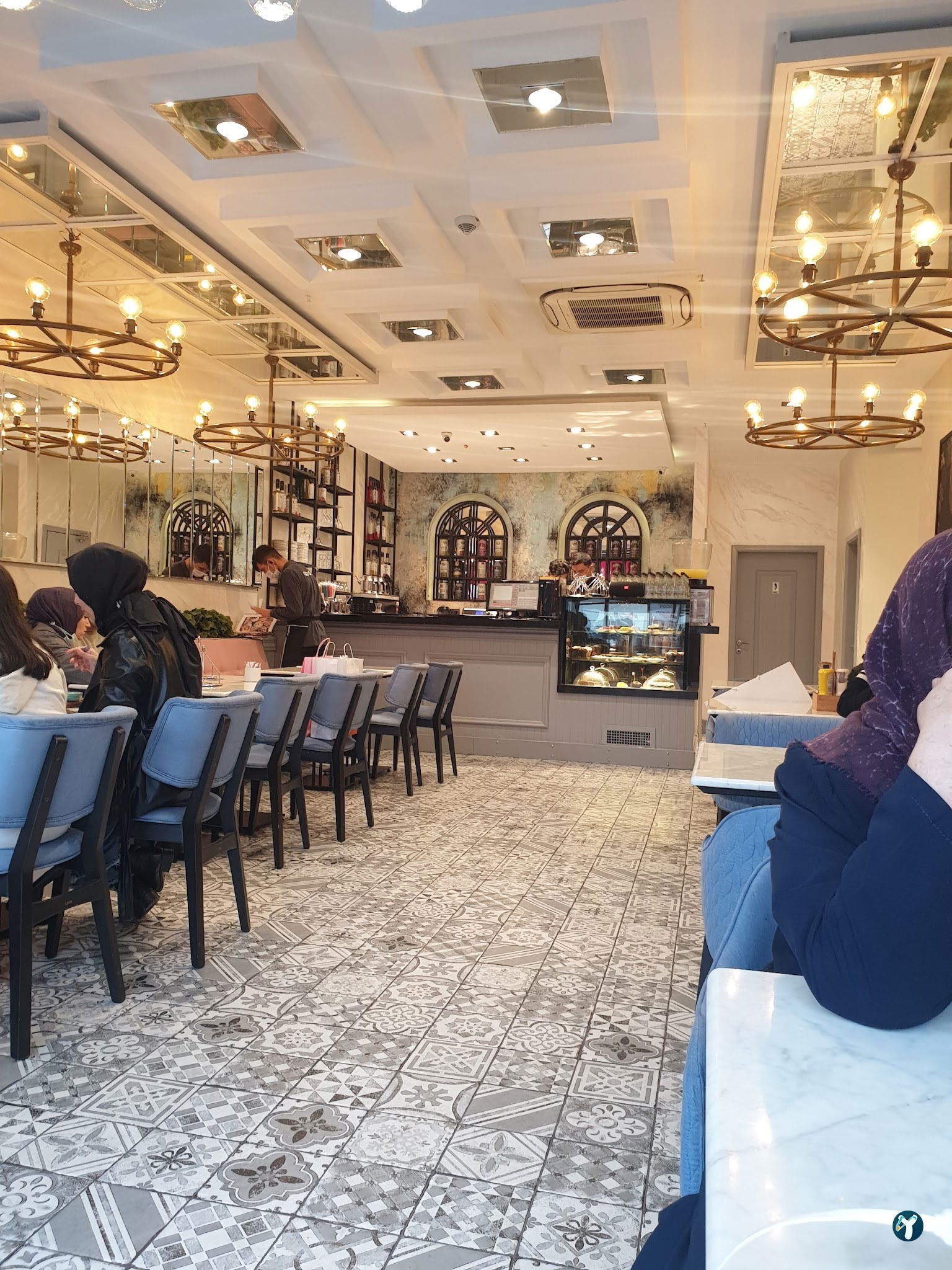 Qooq'S Cafe & Restaurant