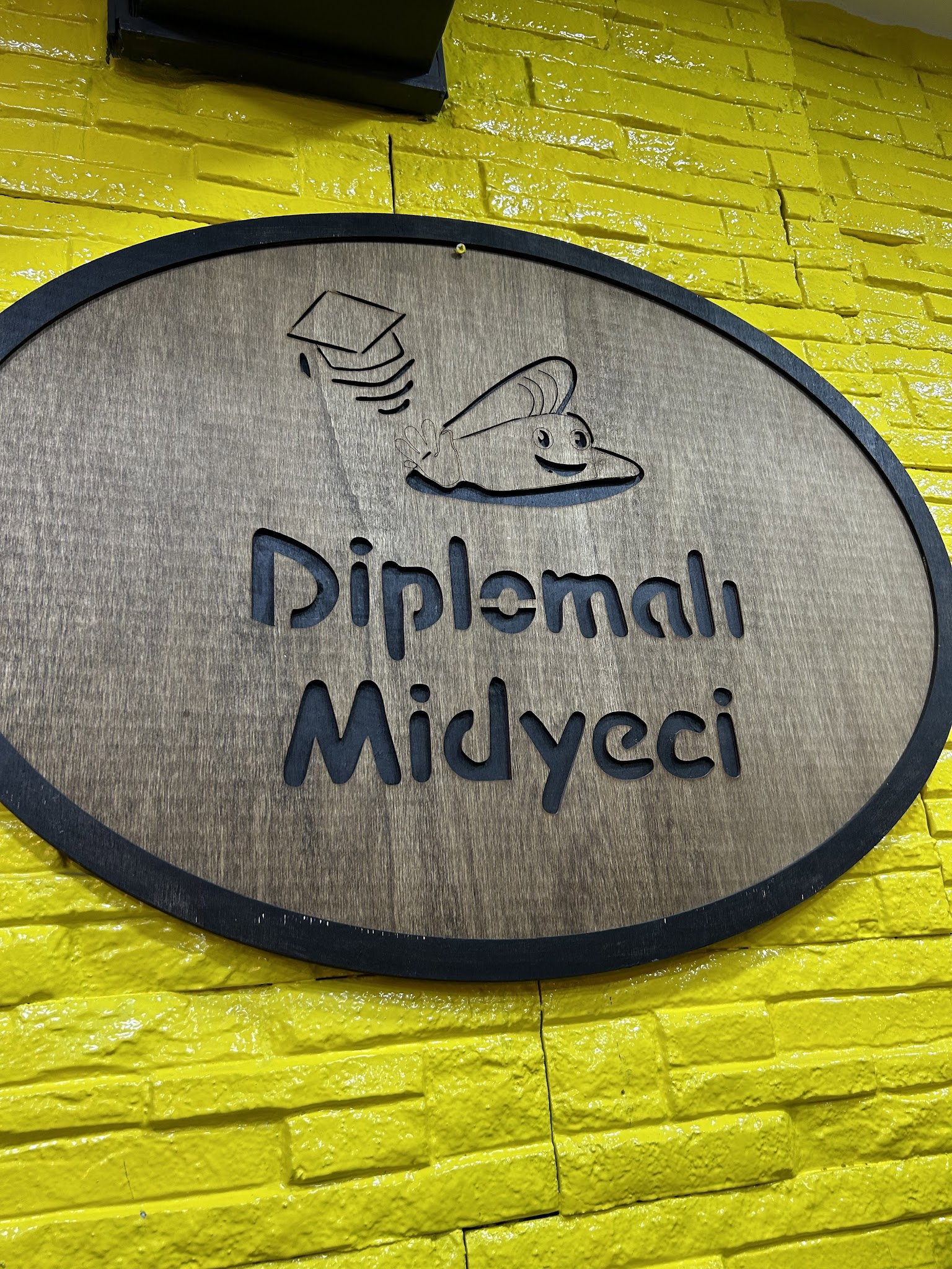 Diplomalı Midyeci
