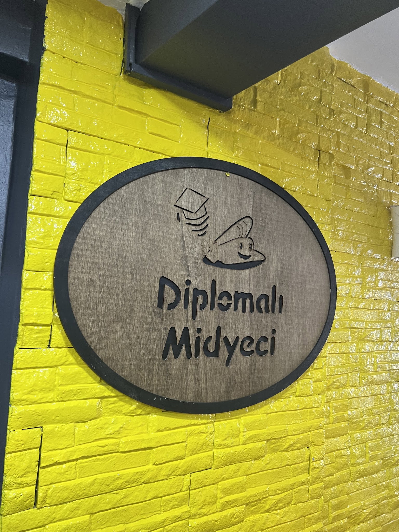 Diplomalı Midyeci