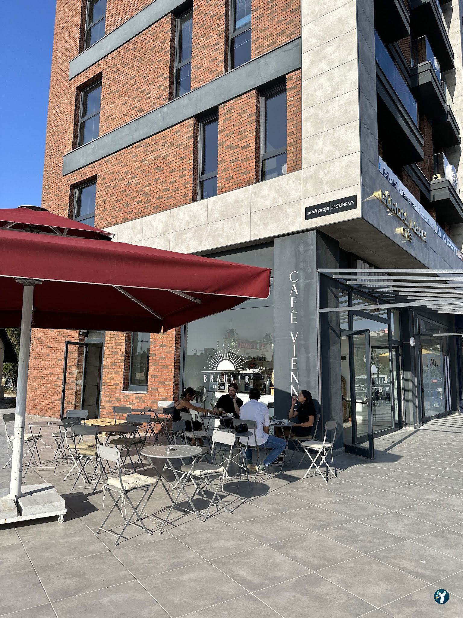 Brauner Cafe