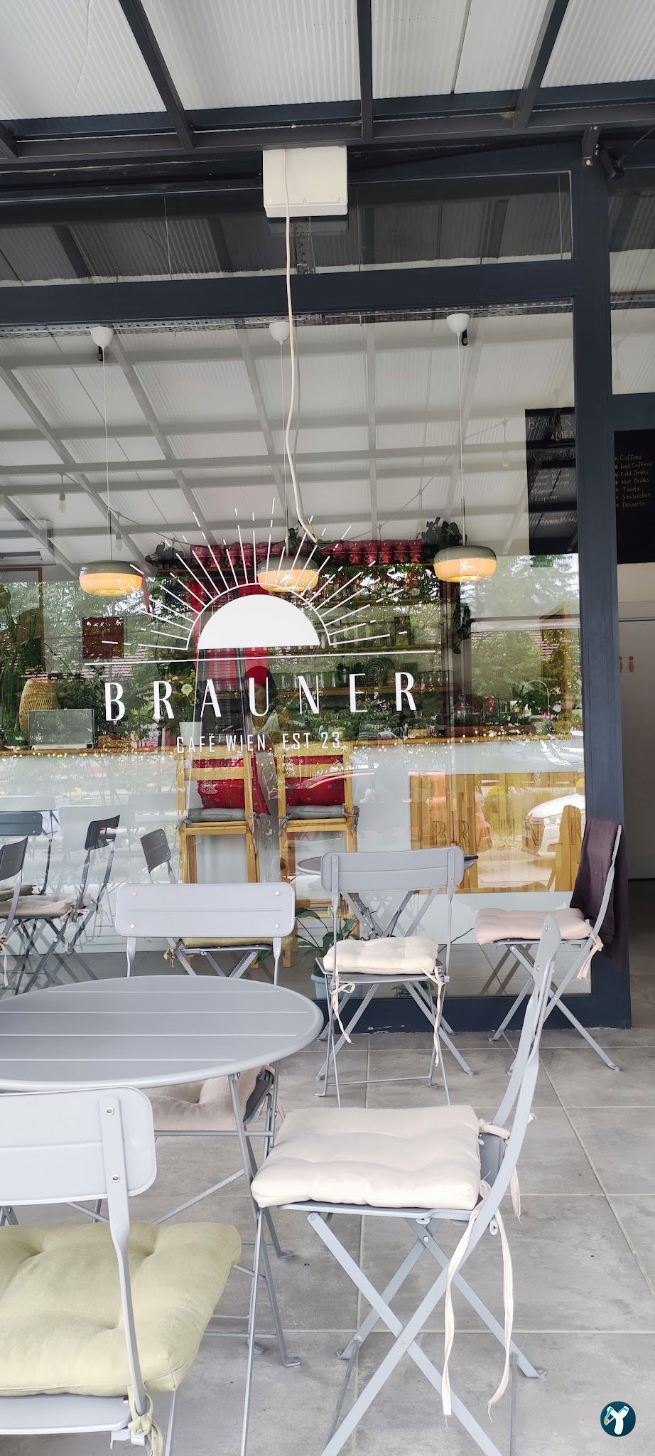 Brauner Cafe