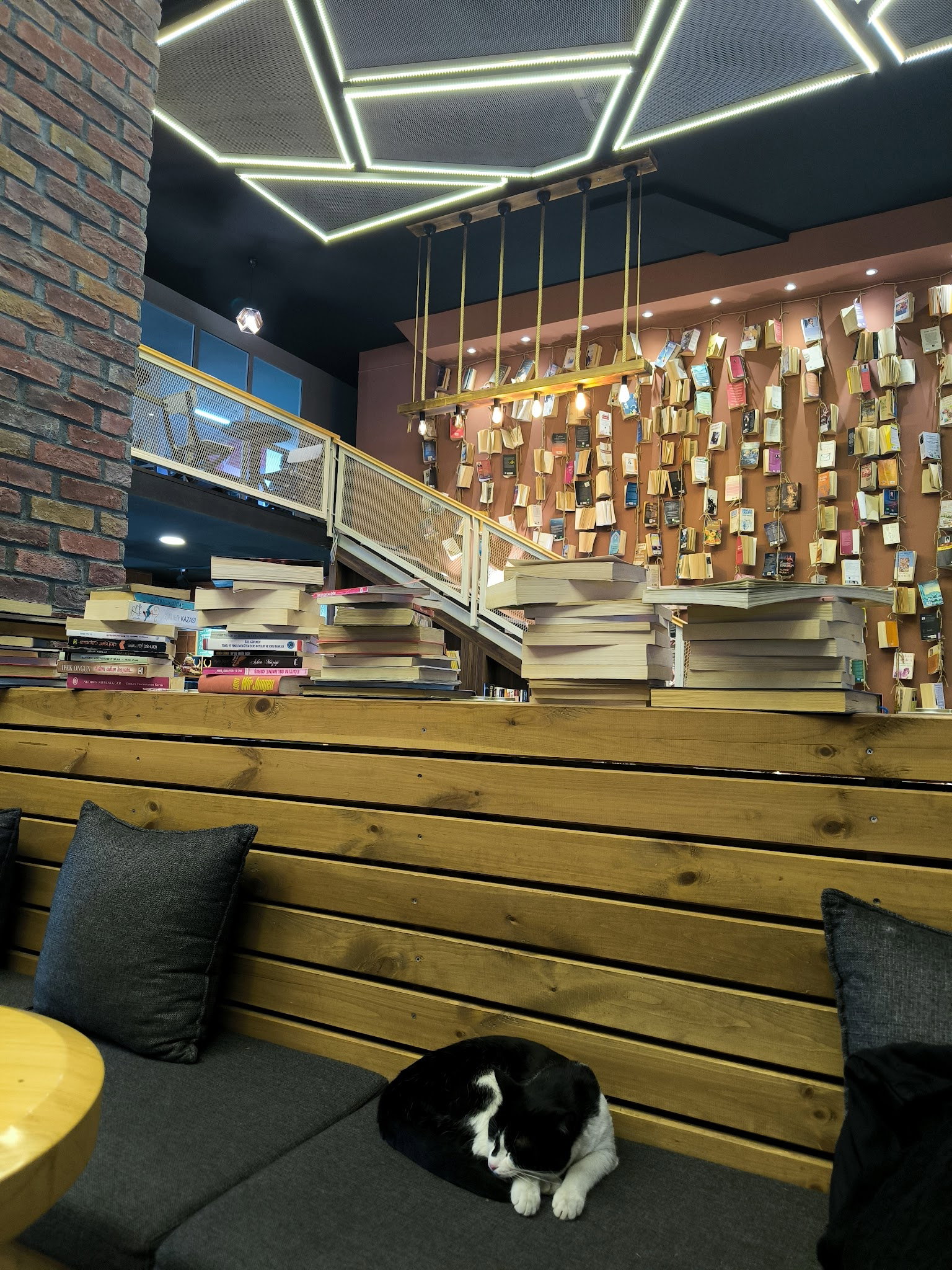 Kebikeç Kitap Kahve