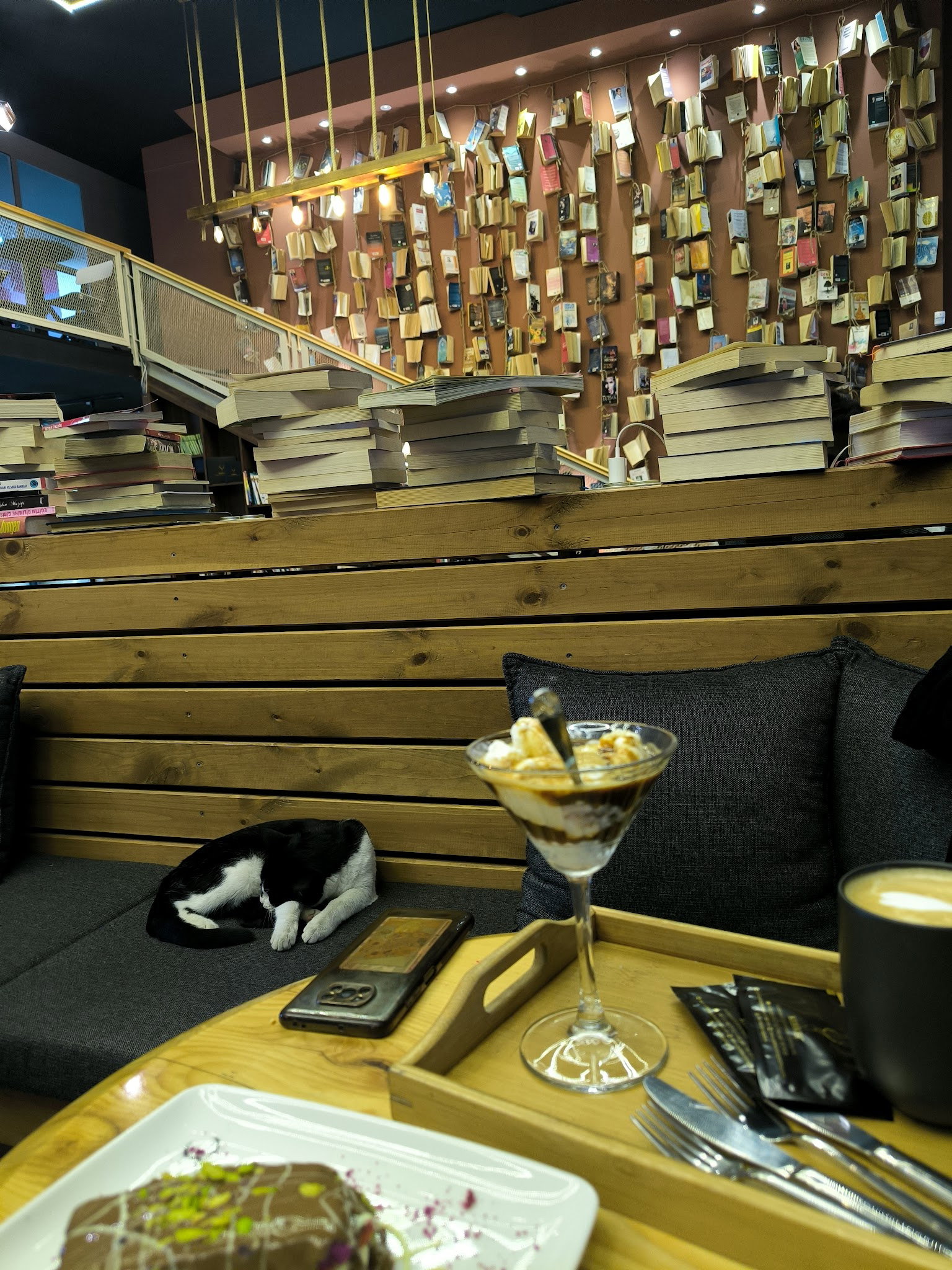 Kebikeç Kitap Kahve