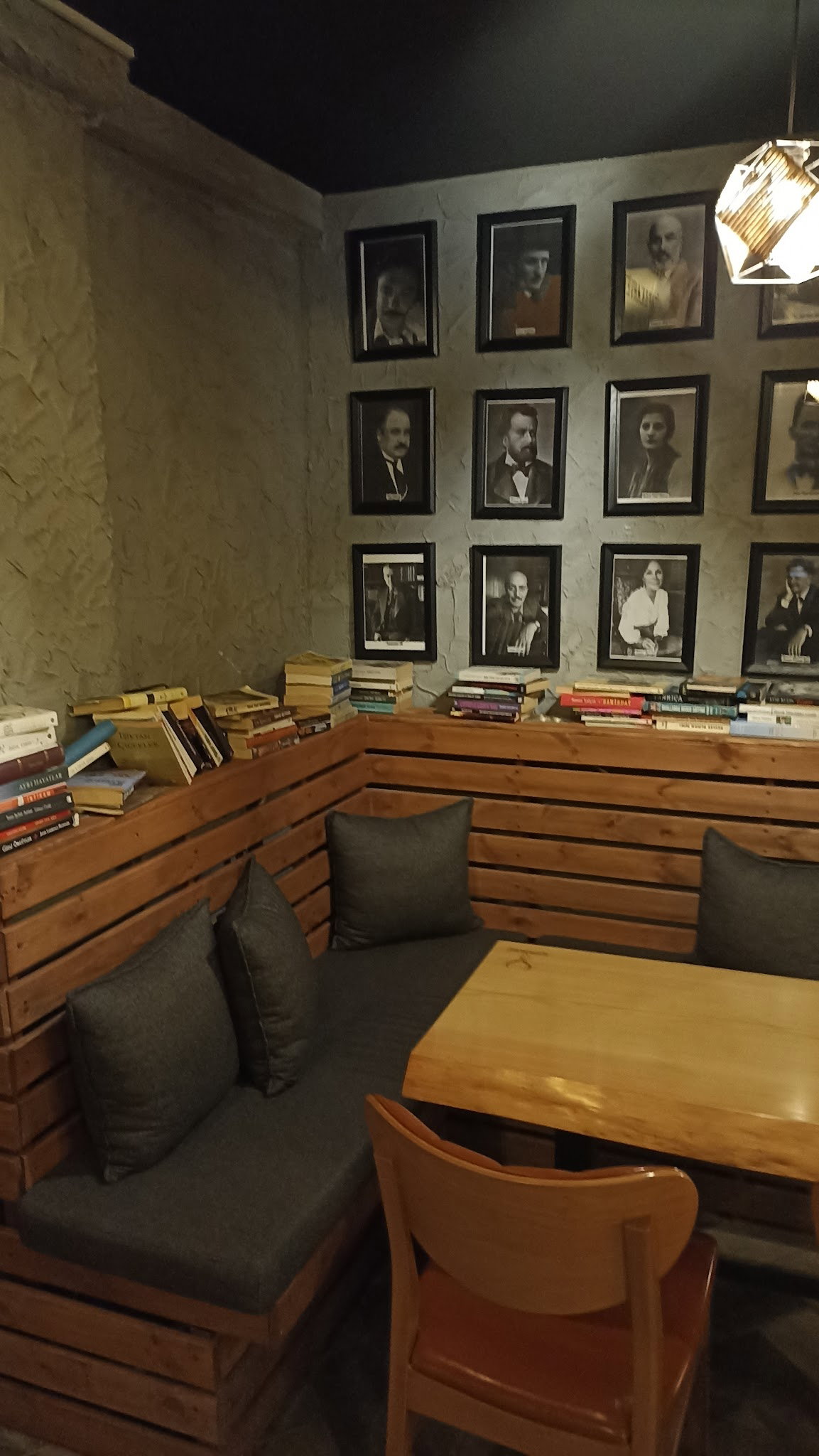 Kebikeç Kitap Kahve