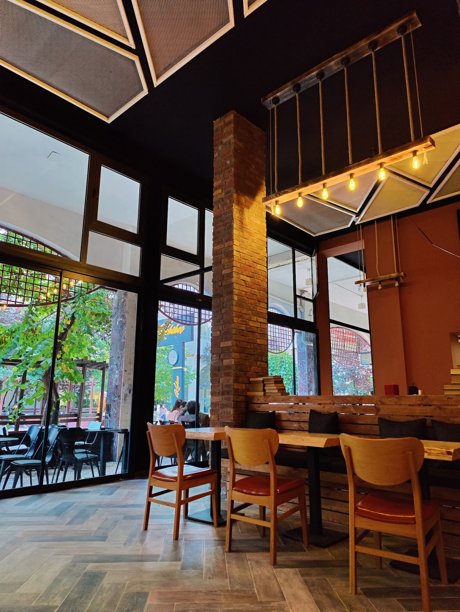 Kebikeç Kitap Kahve