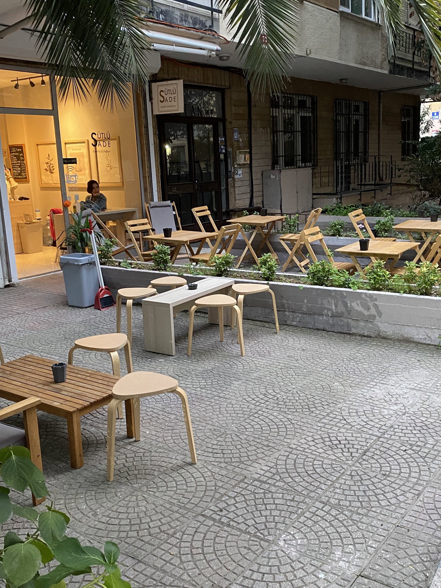 Sütlü Sade Kahve Dükkanı