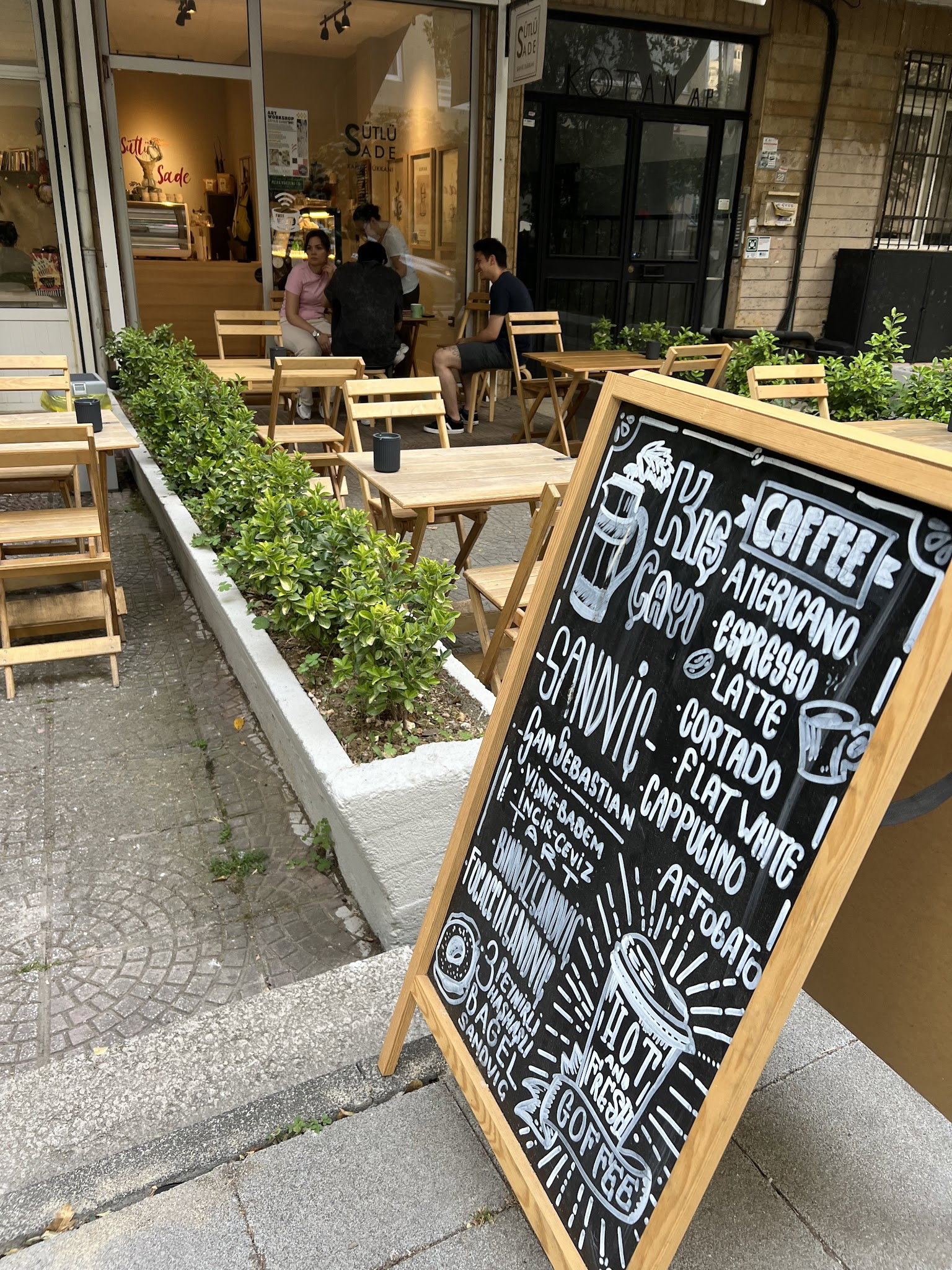 Sütlü Sade Kahve Dükkanı