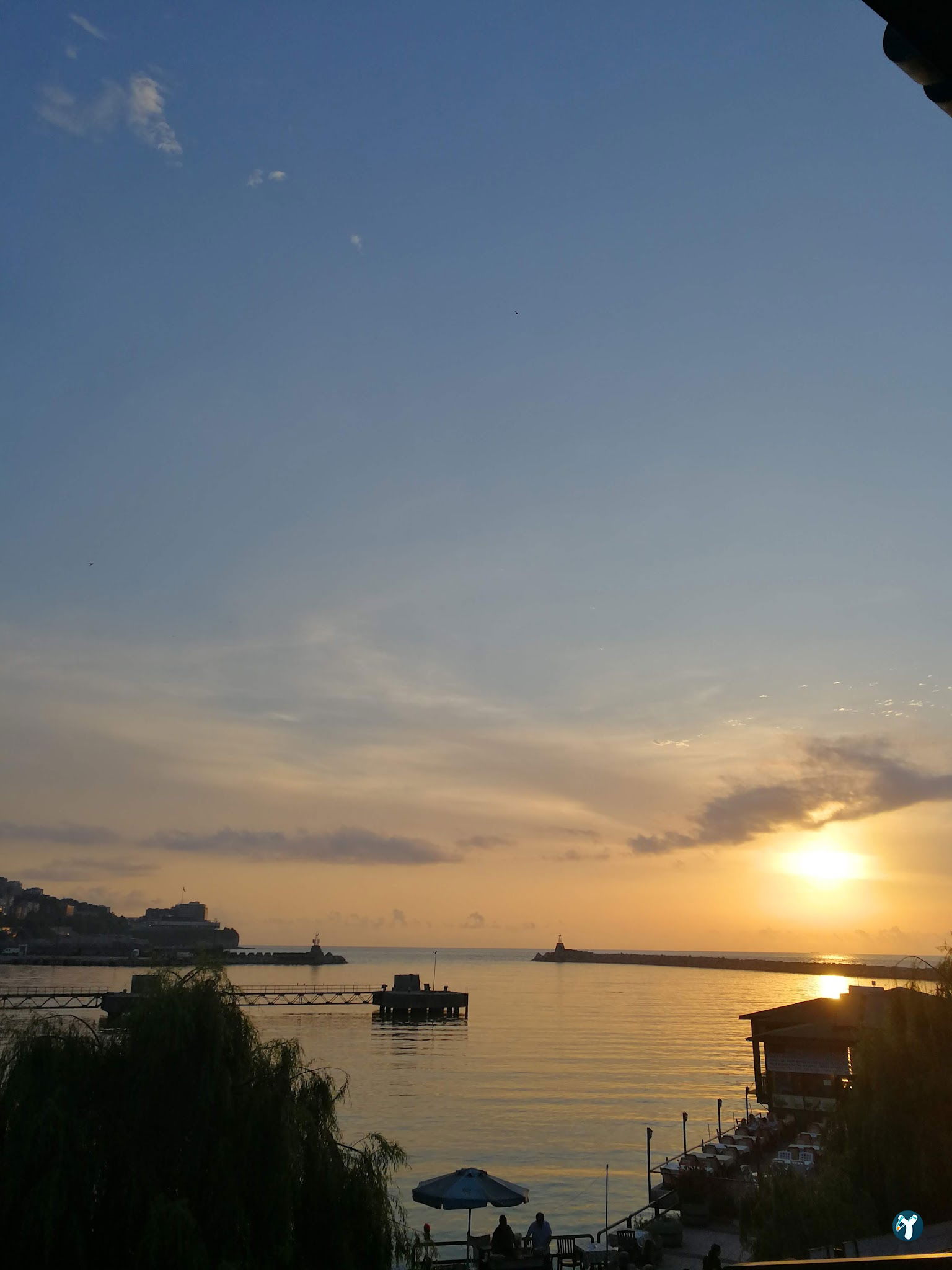 Harbour Cafe & Lounge