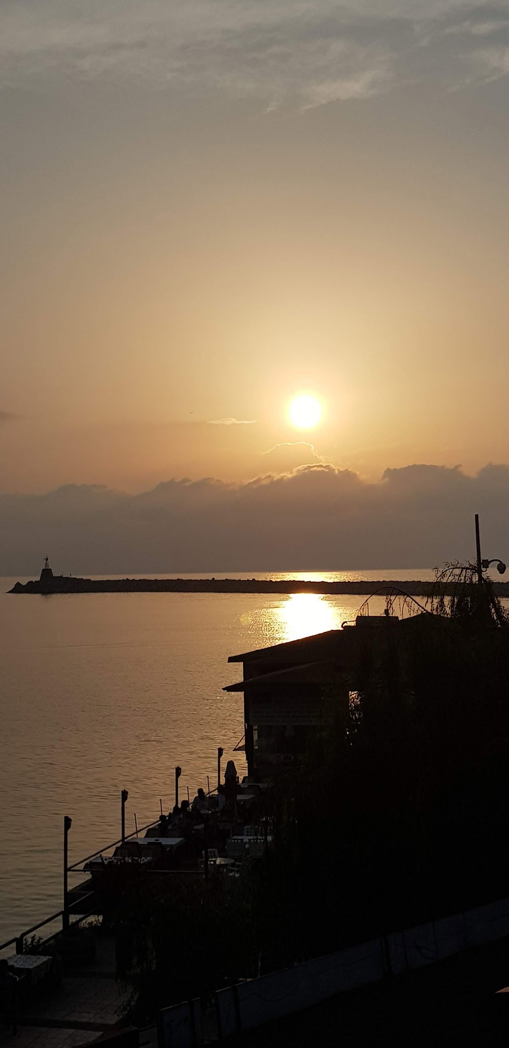 Harbour Cafe & Lounge
