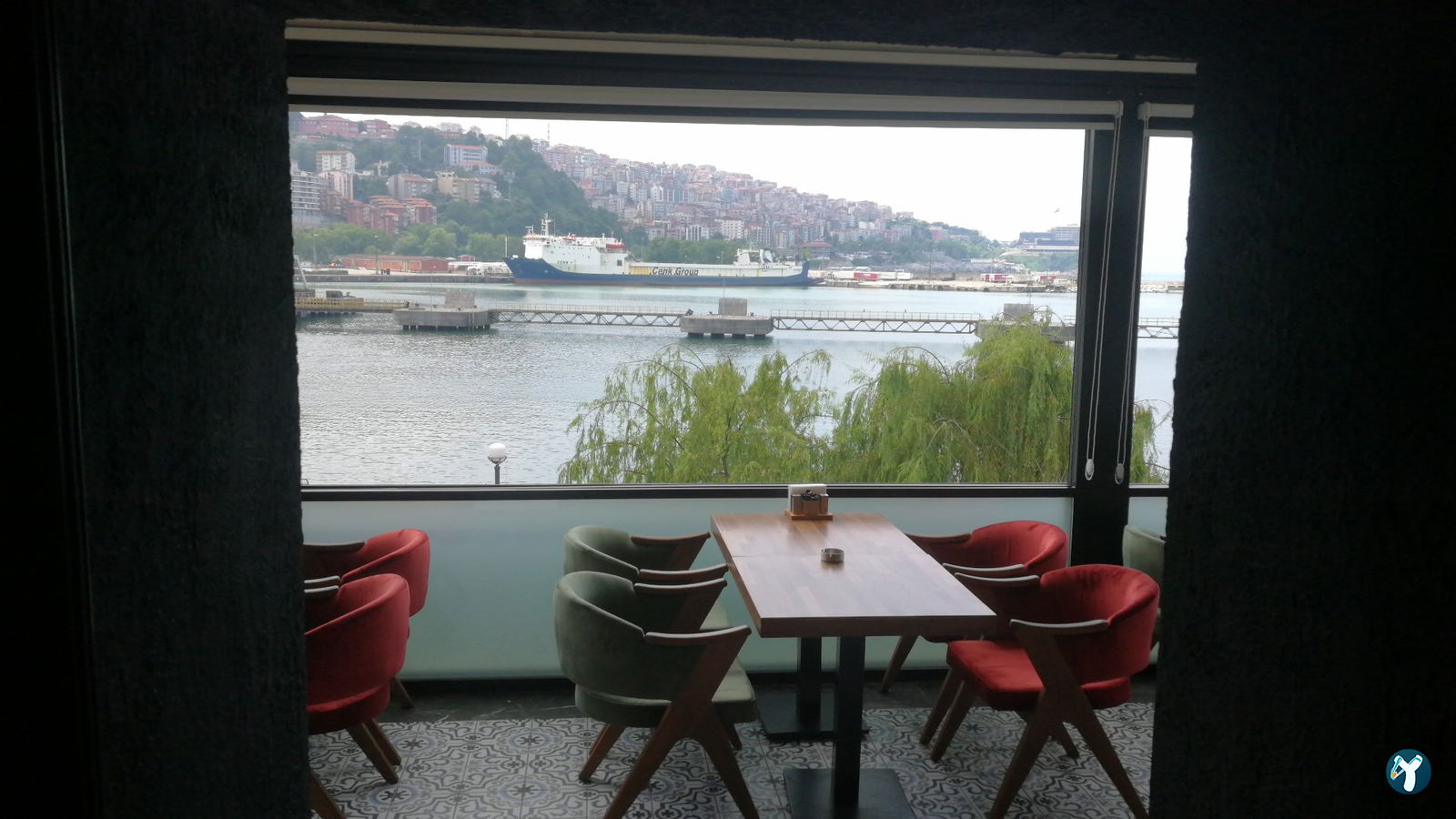 Harbour Cafe & Lounge