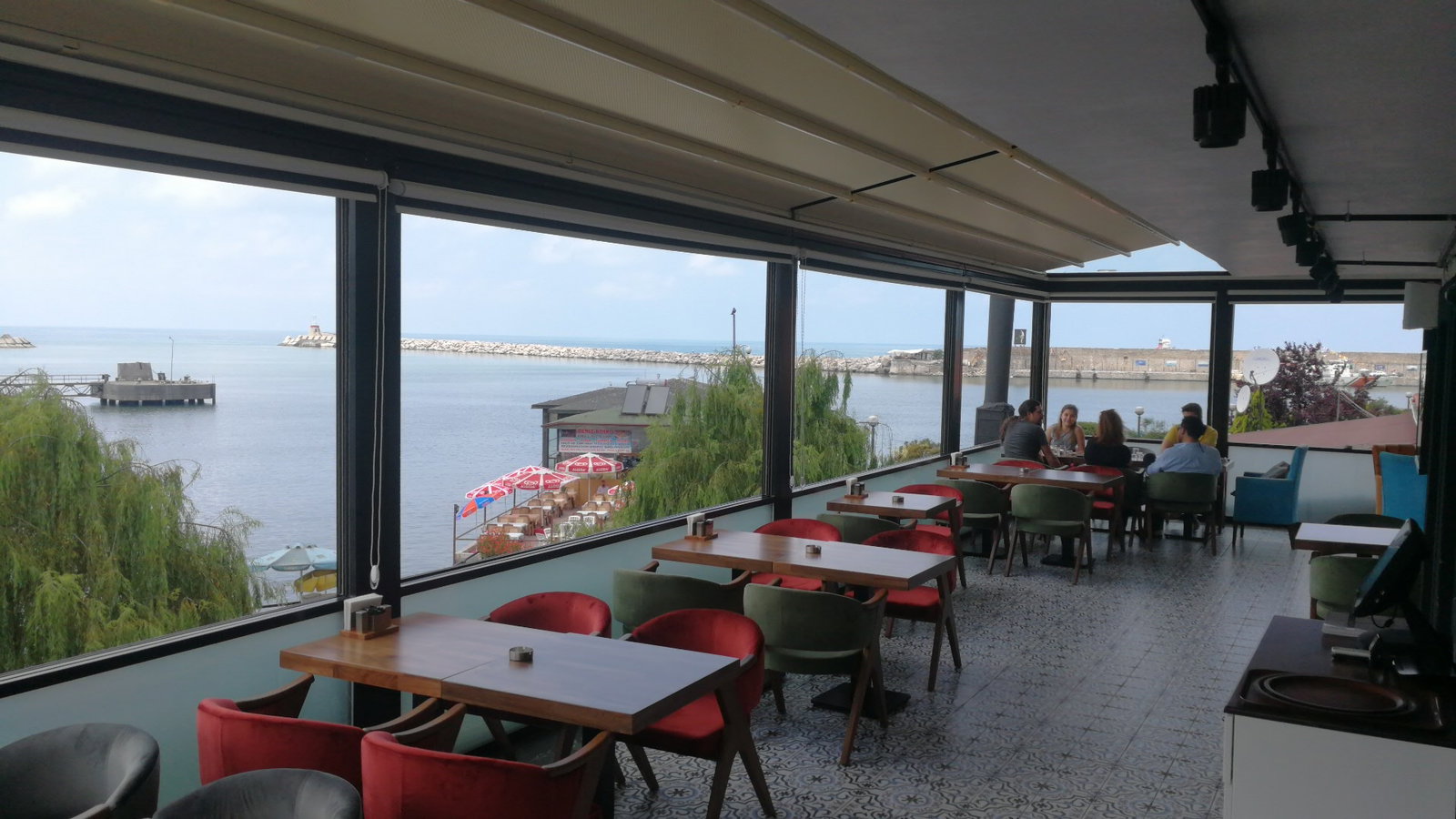 Harbour Cafe & Lounge