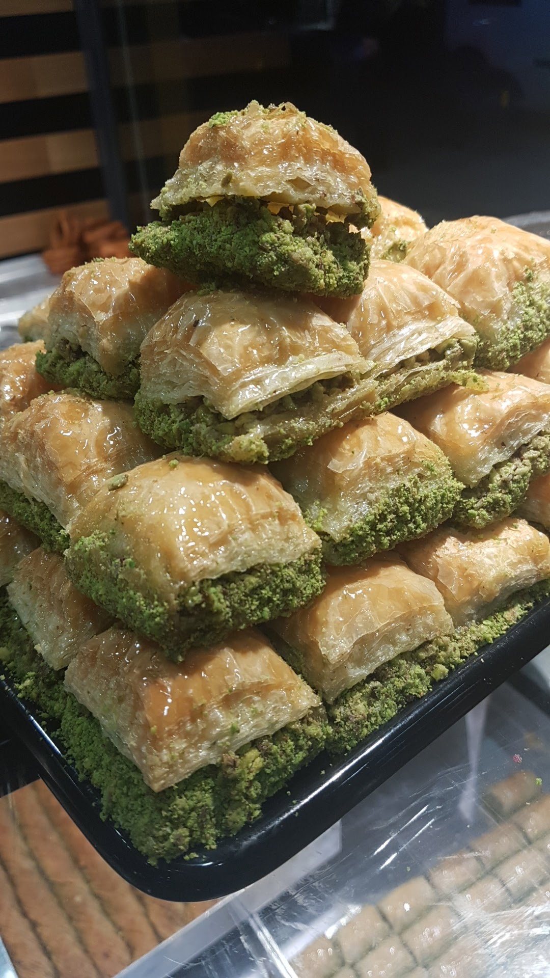 Antepli Şerifoğlu Baklavaları Arnavutköy Şubesi