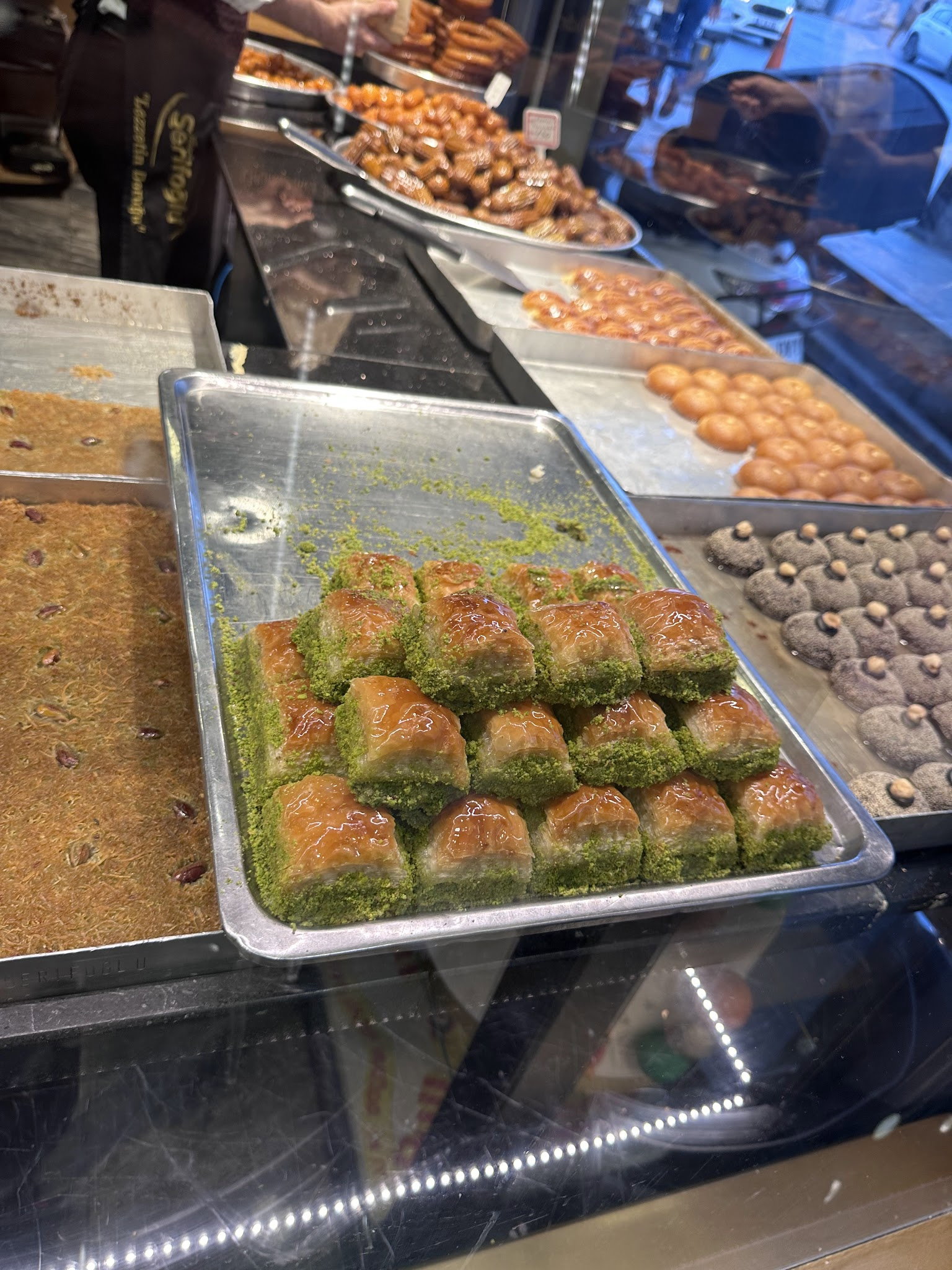 Antepli Şerifoğlu Baklavaları Arnavutköy Şubesi