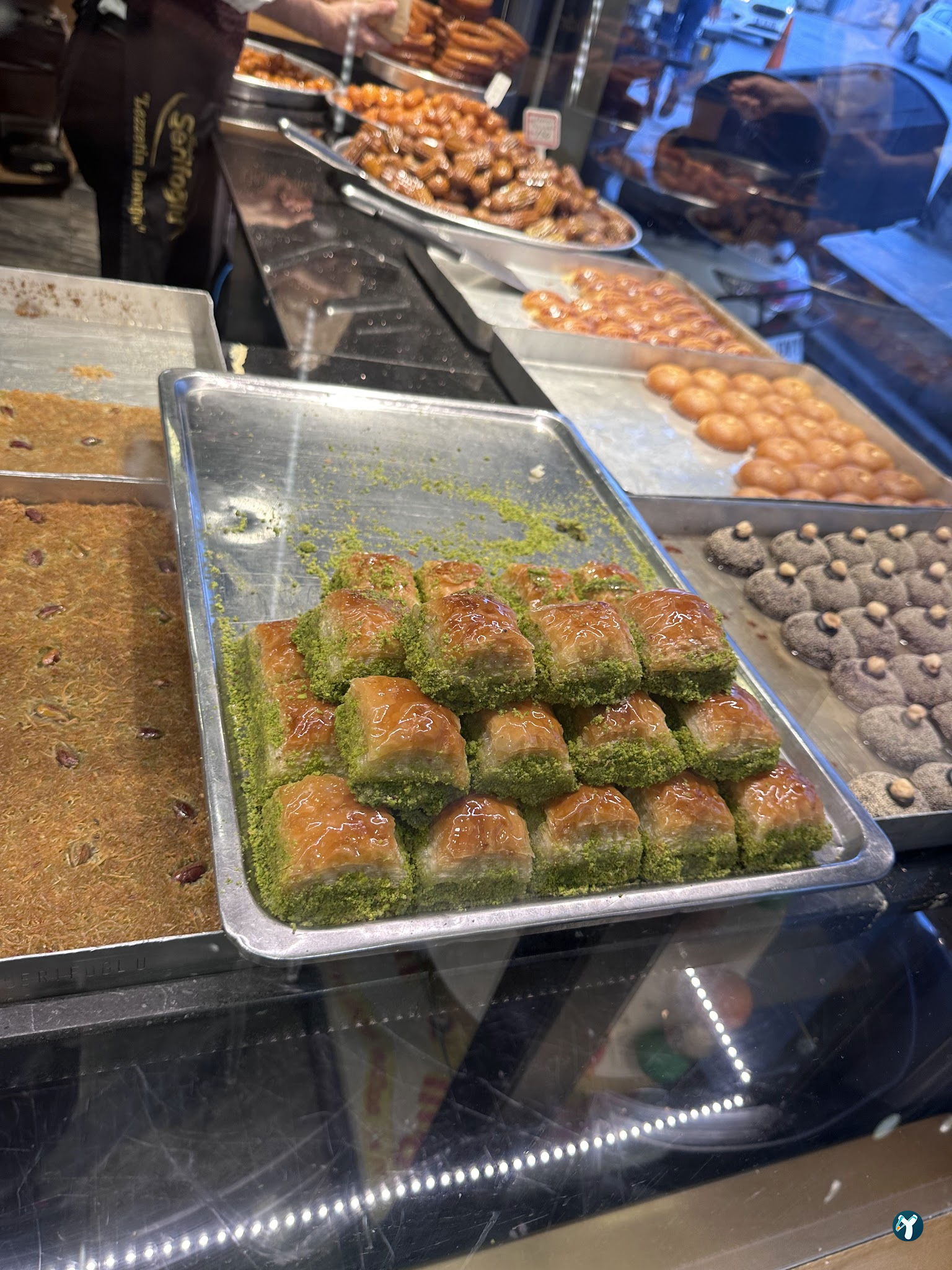 Antepli Şerifoğlu Baklavaları Arnavutköy Şubesi