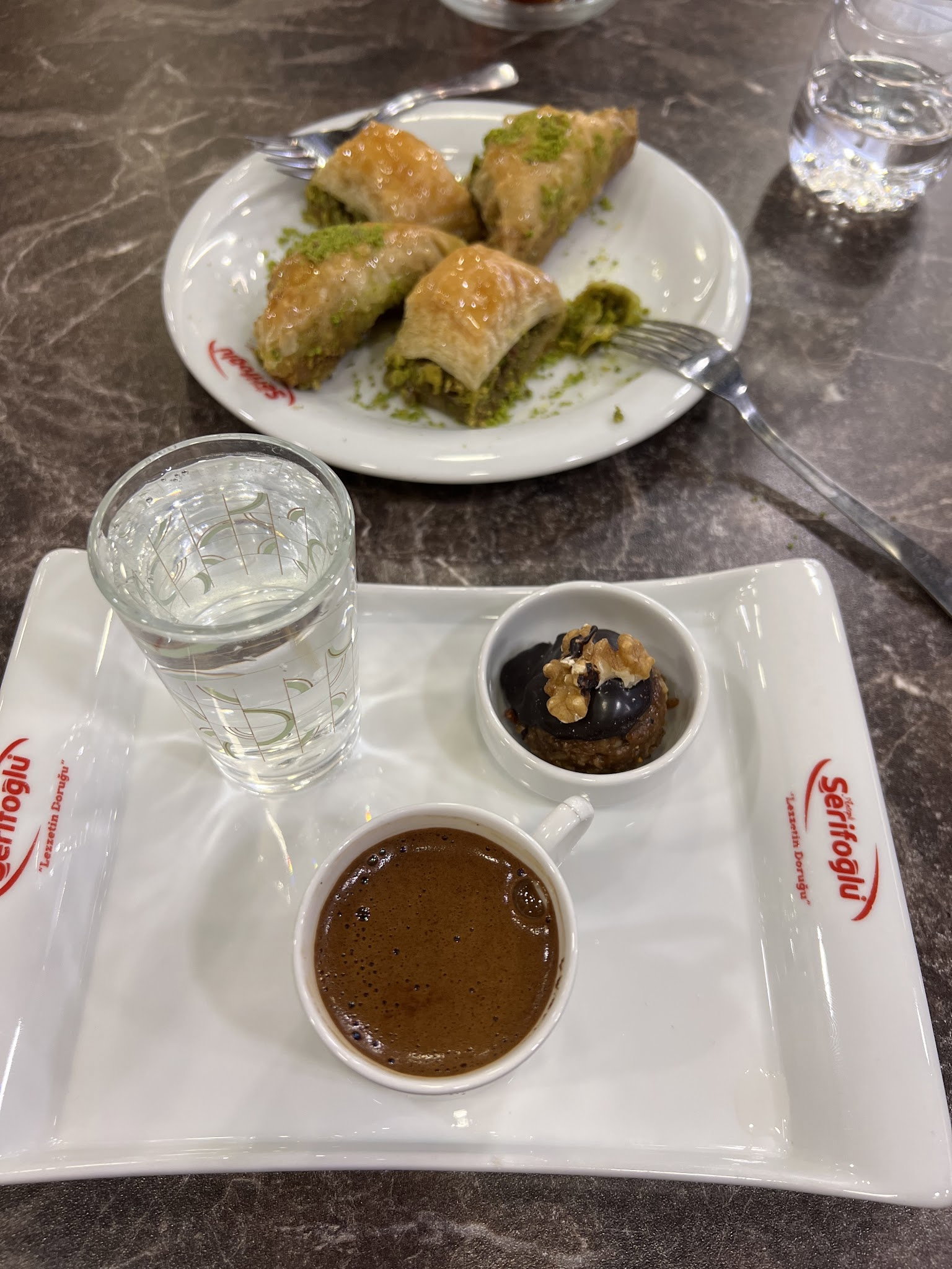 Antepli Şerifoğlu Baklavaları Arnavutköy Şubesi