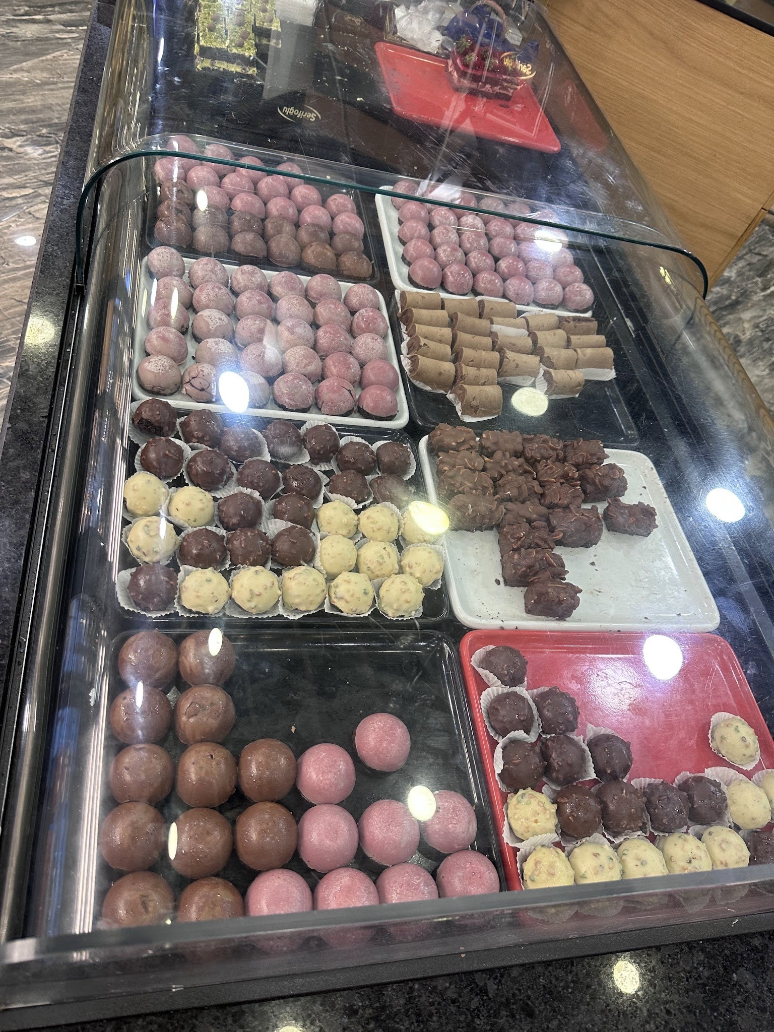 Antepli Şerifoğlu Baklavaları Arnavutköy Şubesi