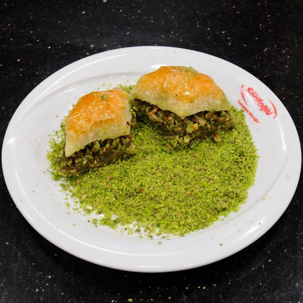 Antepli Şerifoğlu Baklavaları Arnavutköy Şubesi