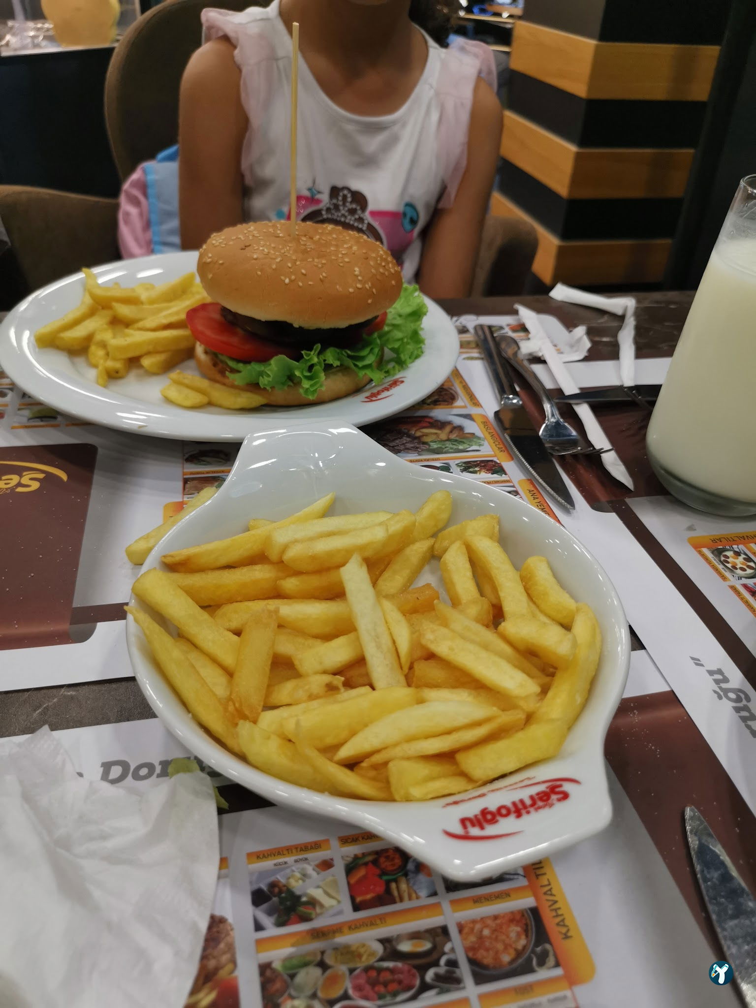Antepli Şerifoğlu Baklavaları Arnavutköy Şubesi