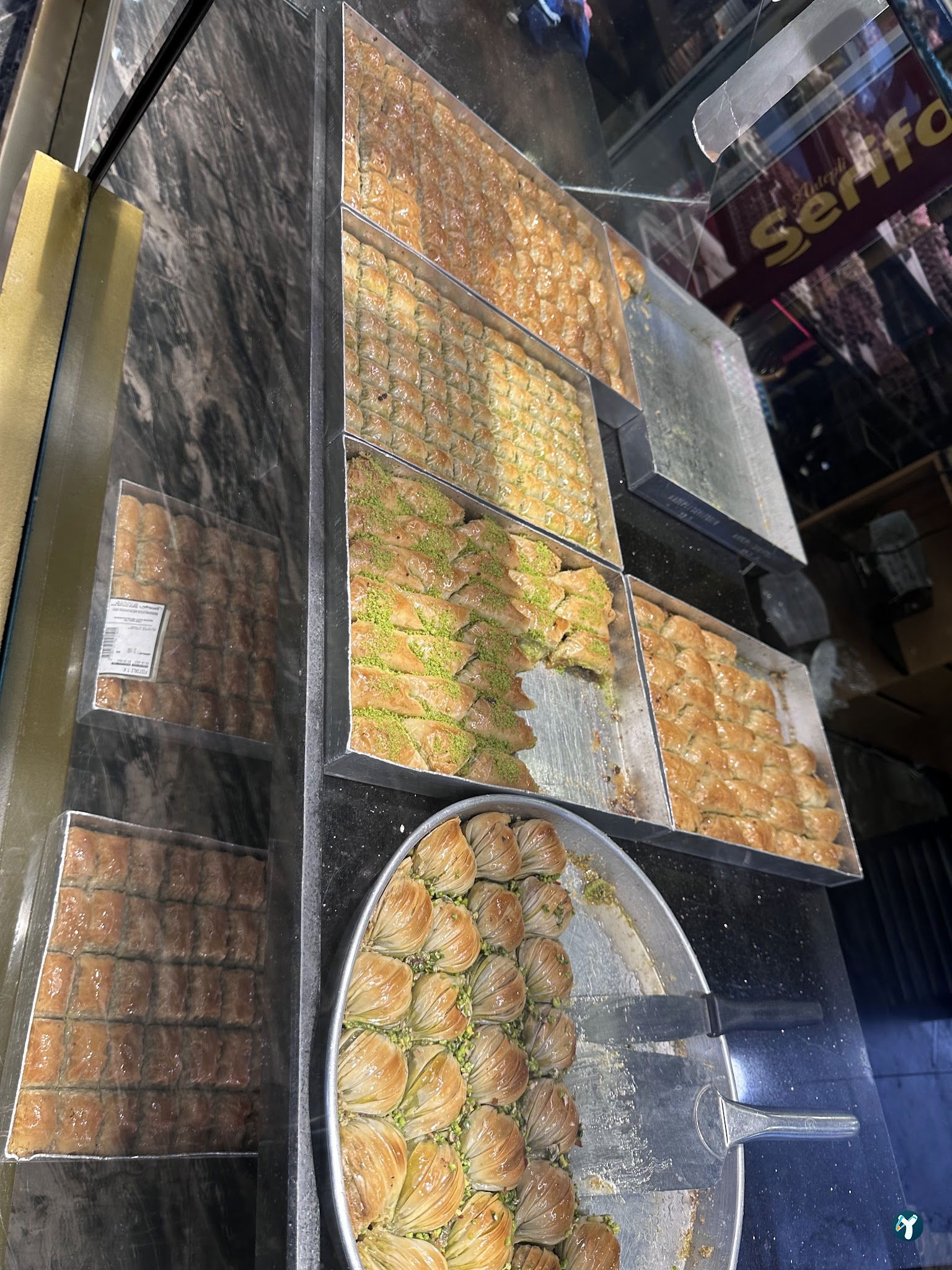 Antepli Şerifoğlu Baklavaları Arnavutköy Şubesi