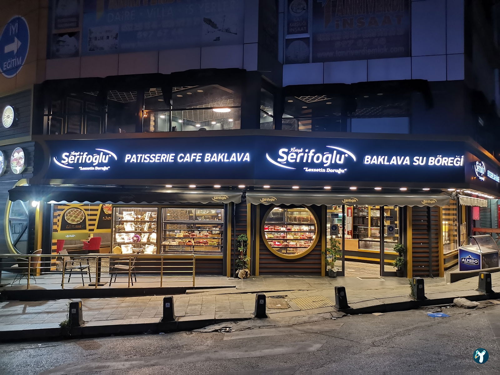Antepli Şerifoğlu Baklavaları Arnavutköy Şubesi