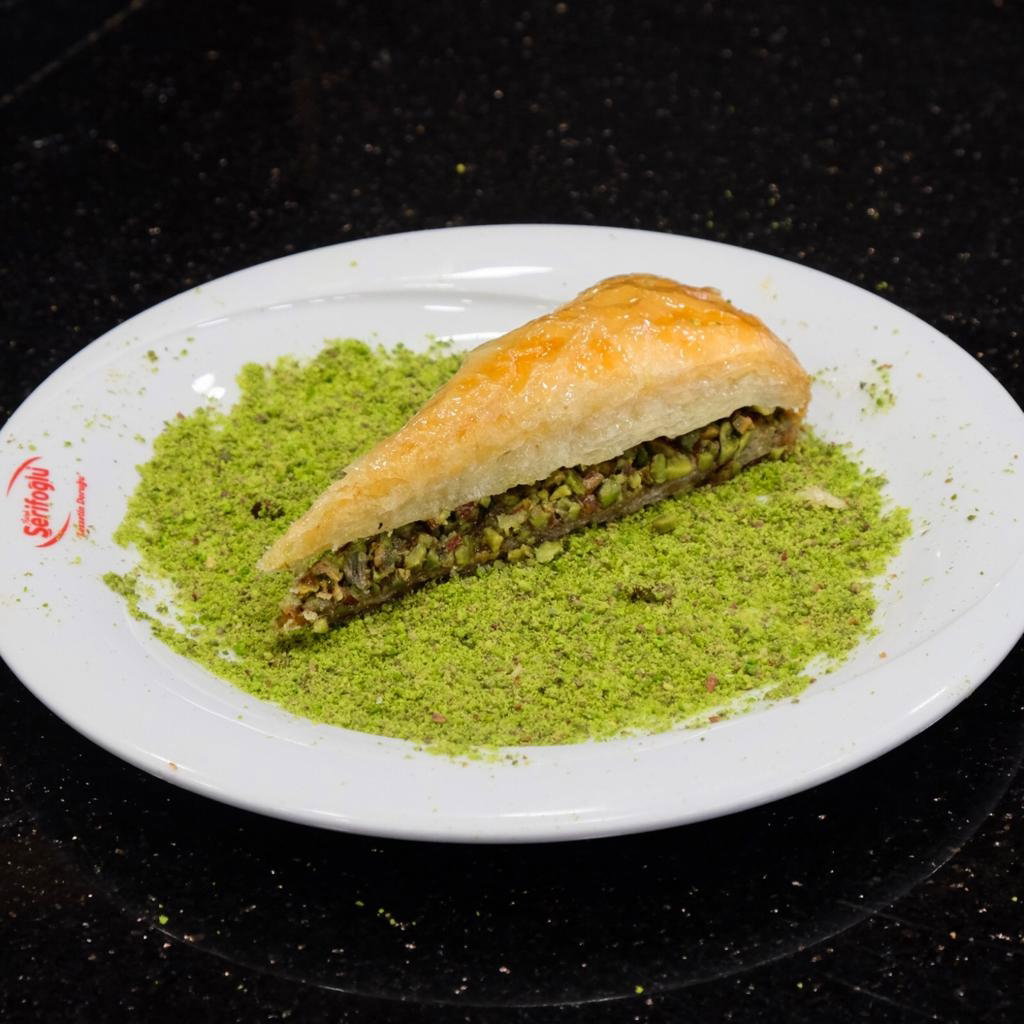 Antepli Şerifoğlu Baklavaları Arnavutköy Şubesi