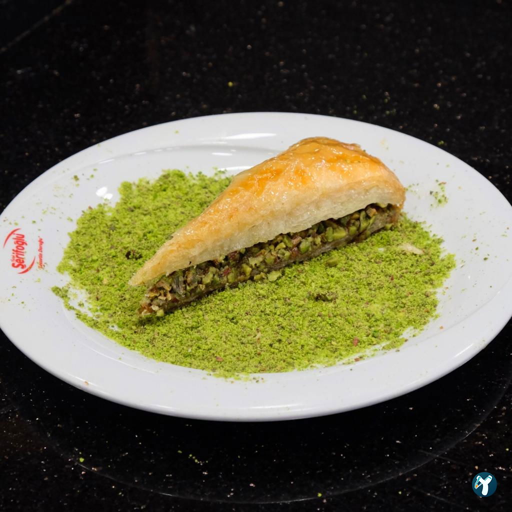 Antepli Şerifoğlu Baklavaları Arnavutköy Şubesi