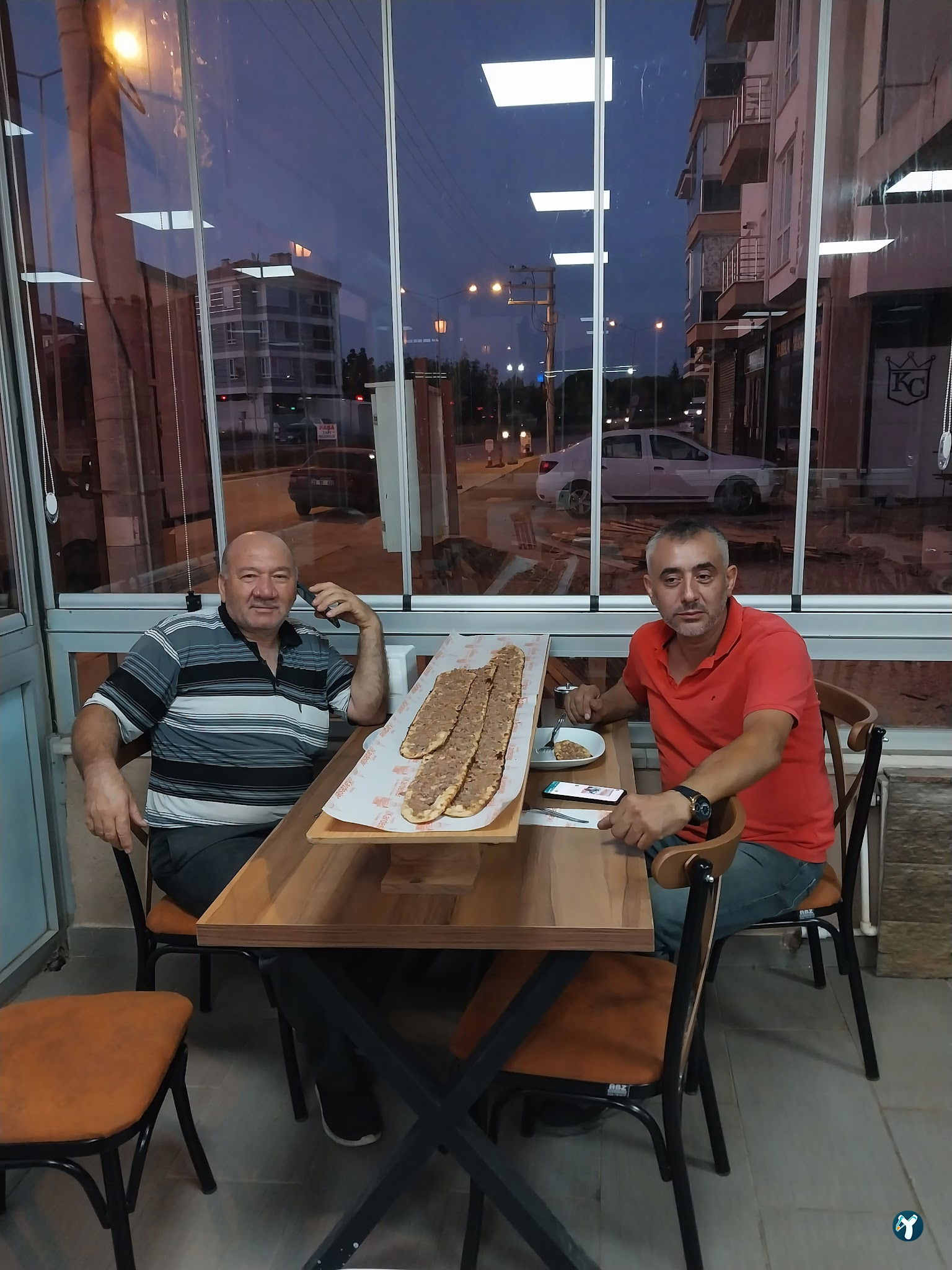 Öz Konyalı Kardeşler Etli Ekmek Fırın Kebabı Eskişehir Emek Mahallesi