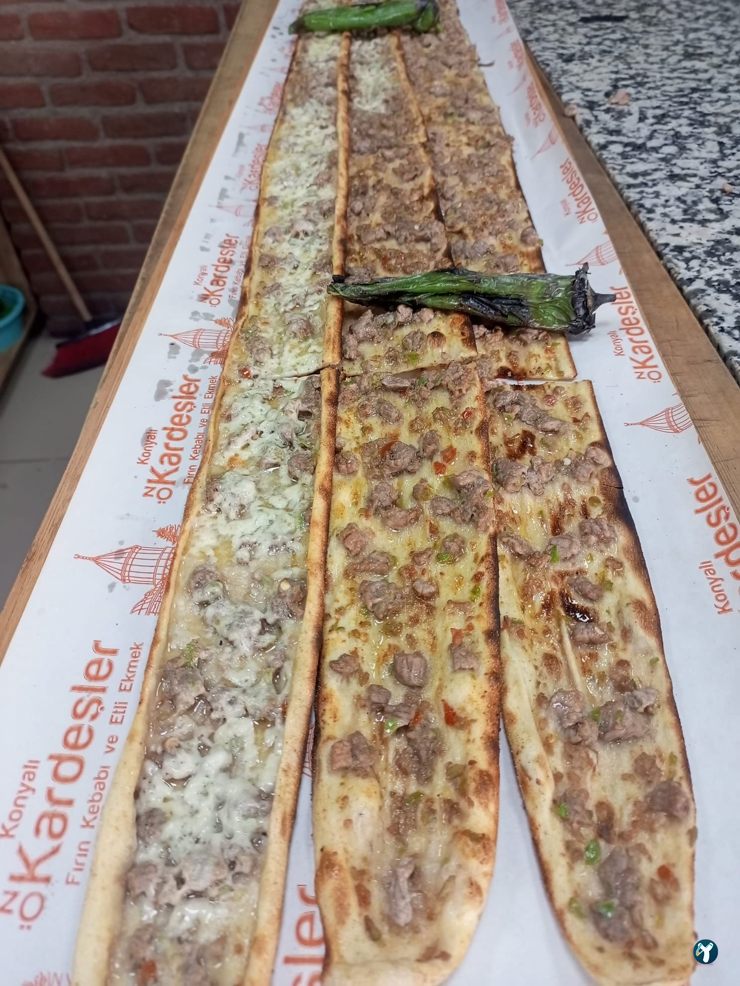 Öz Konyalı Kardeşler Etli Ekmek Fırın Kebabı Eskişehir Emek Mahallesi